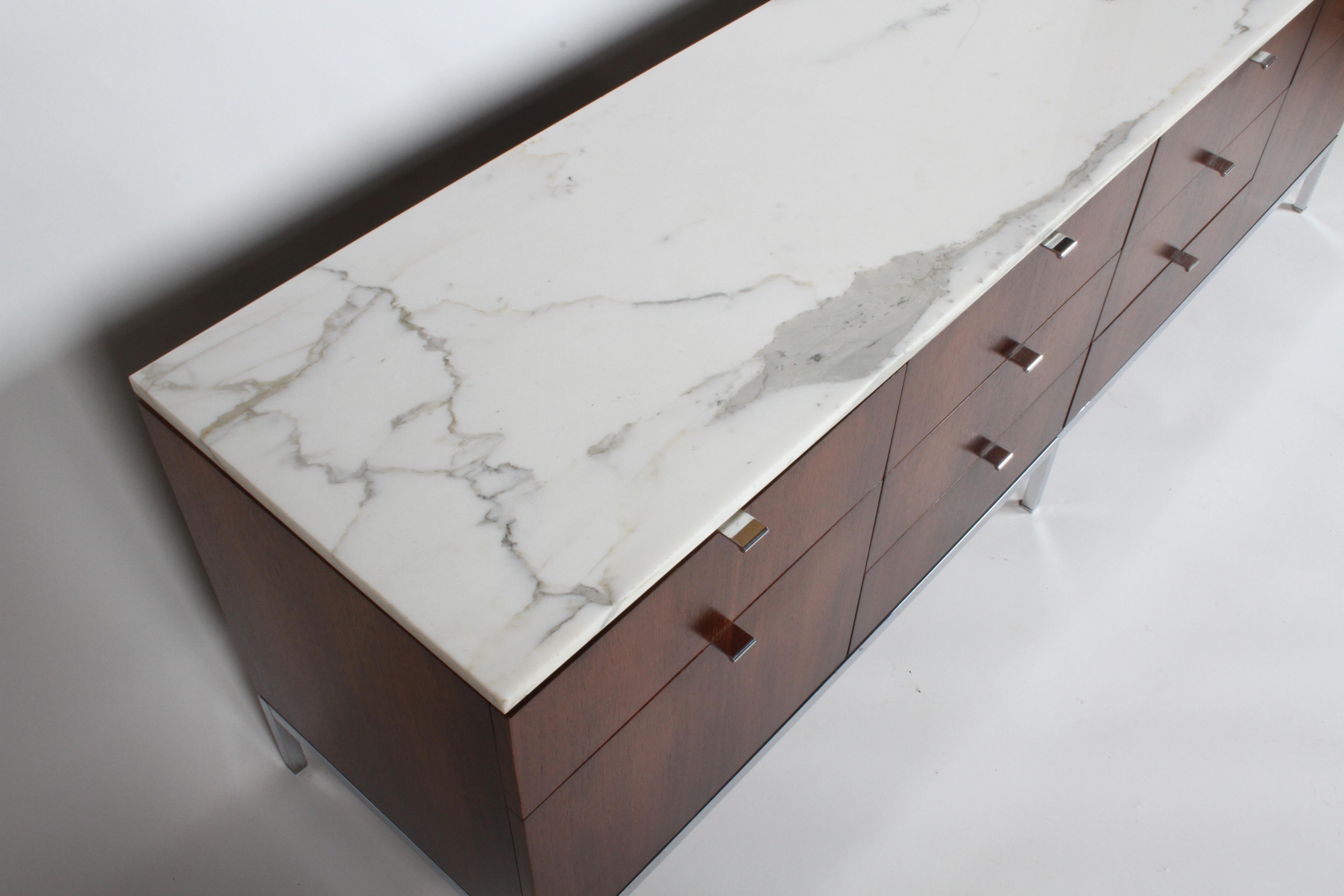 Early Florence Knoll Credenza in Rosewood with Calacatta Gold Marble Top In Good Condition For Sale In St. Louis, MO