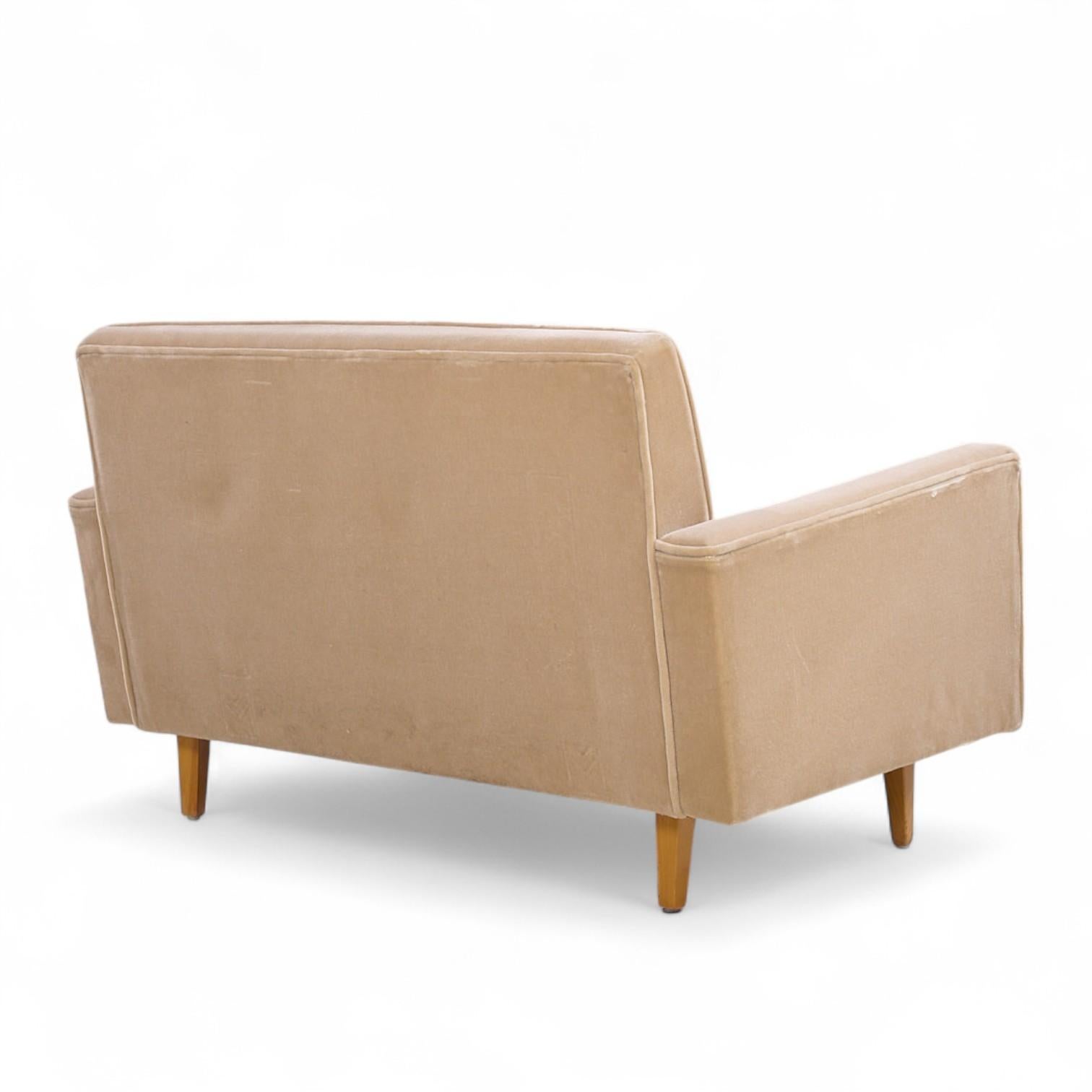 Frühes Florence Knoll Mid Century Mohair Settee Sofa (Mohairwolle) im Angebot