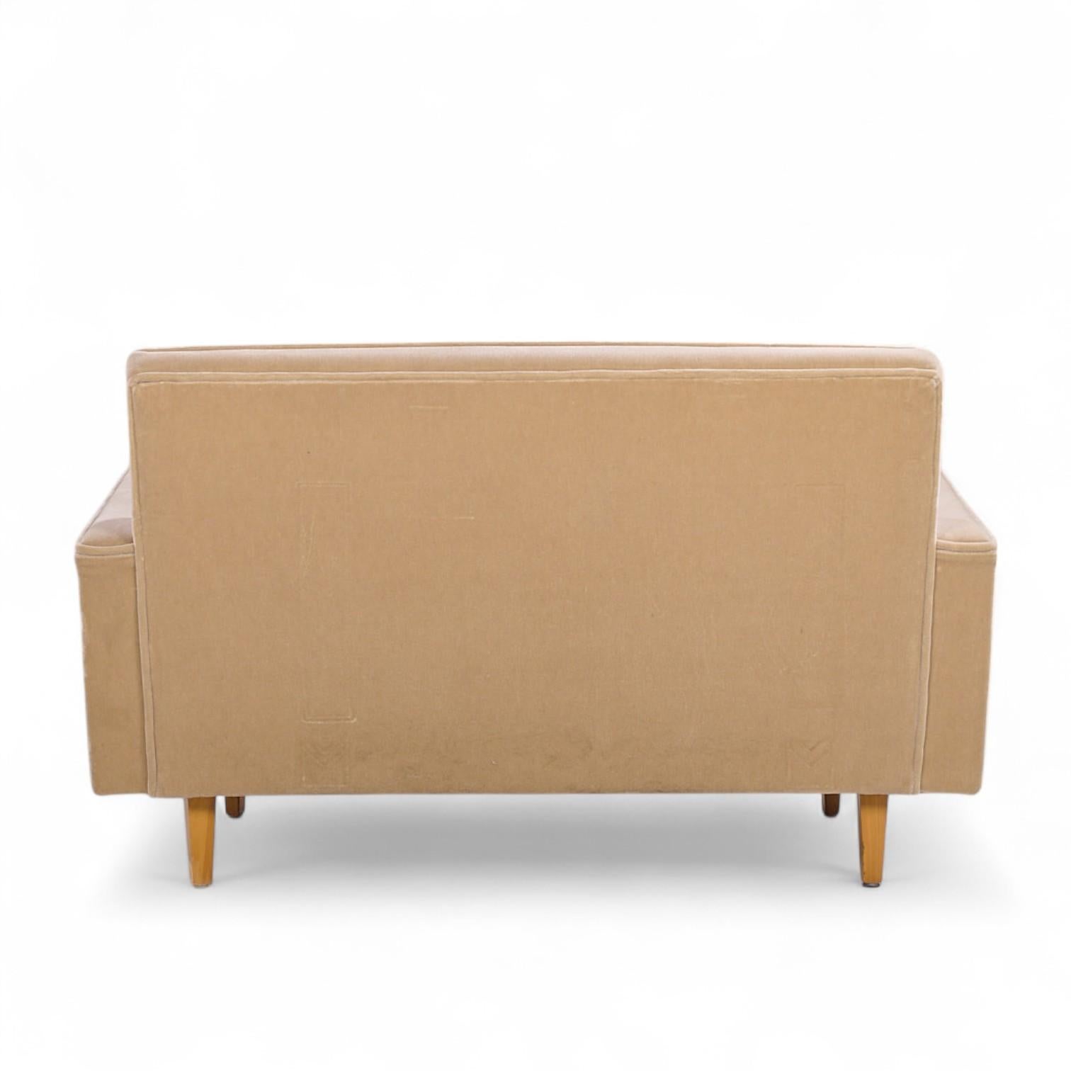 Frühes Florence Knoll Mid Century Mohair Settee Sofa - Paar im Angebot 2