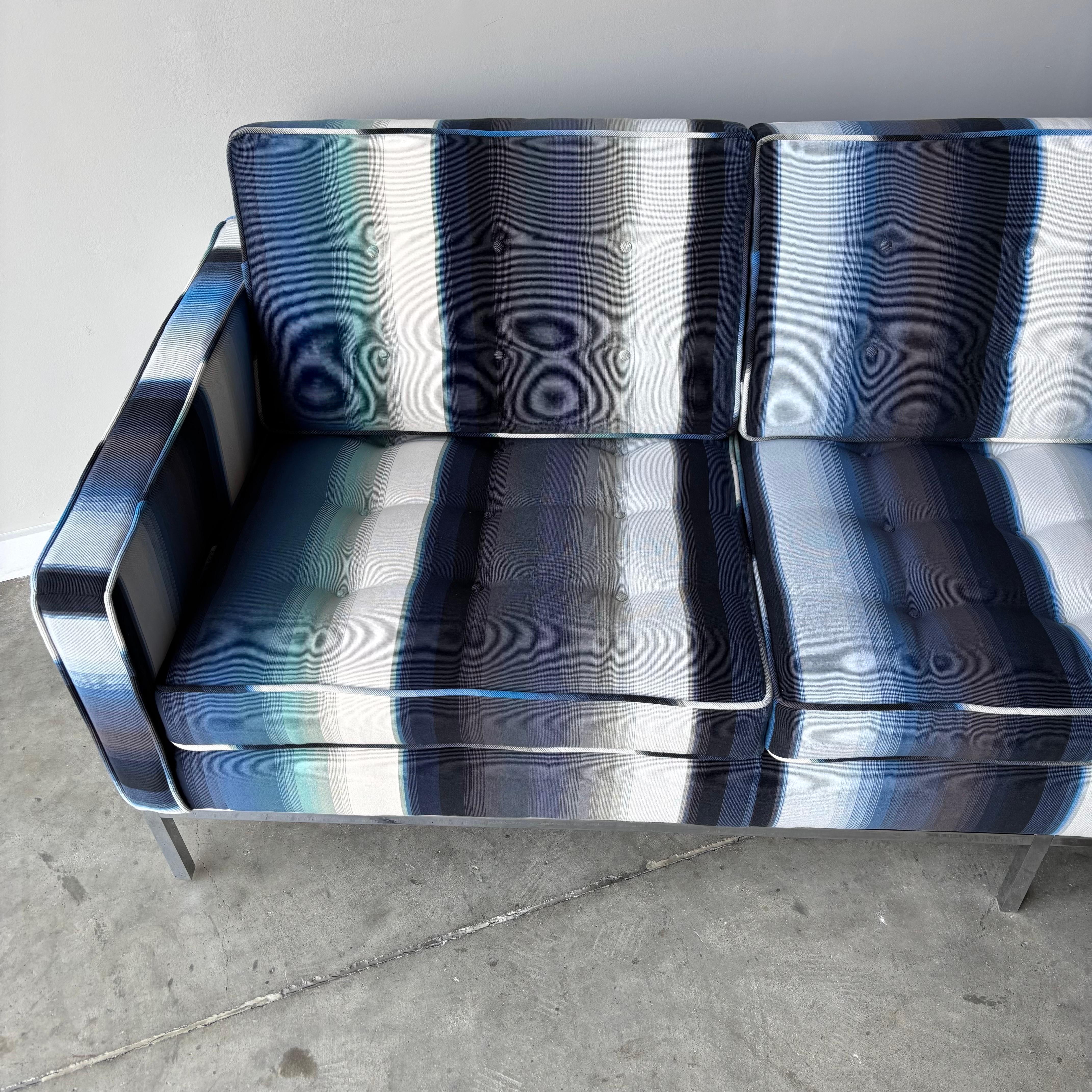 Sofá relajado Florence Knoll antiguo con tapicería Maharam de Paul Smith Moderno de mediados de siglo en venta