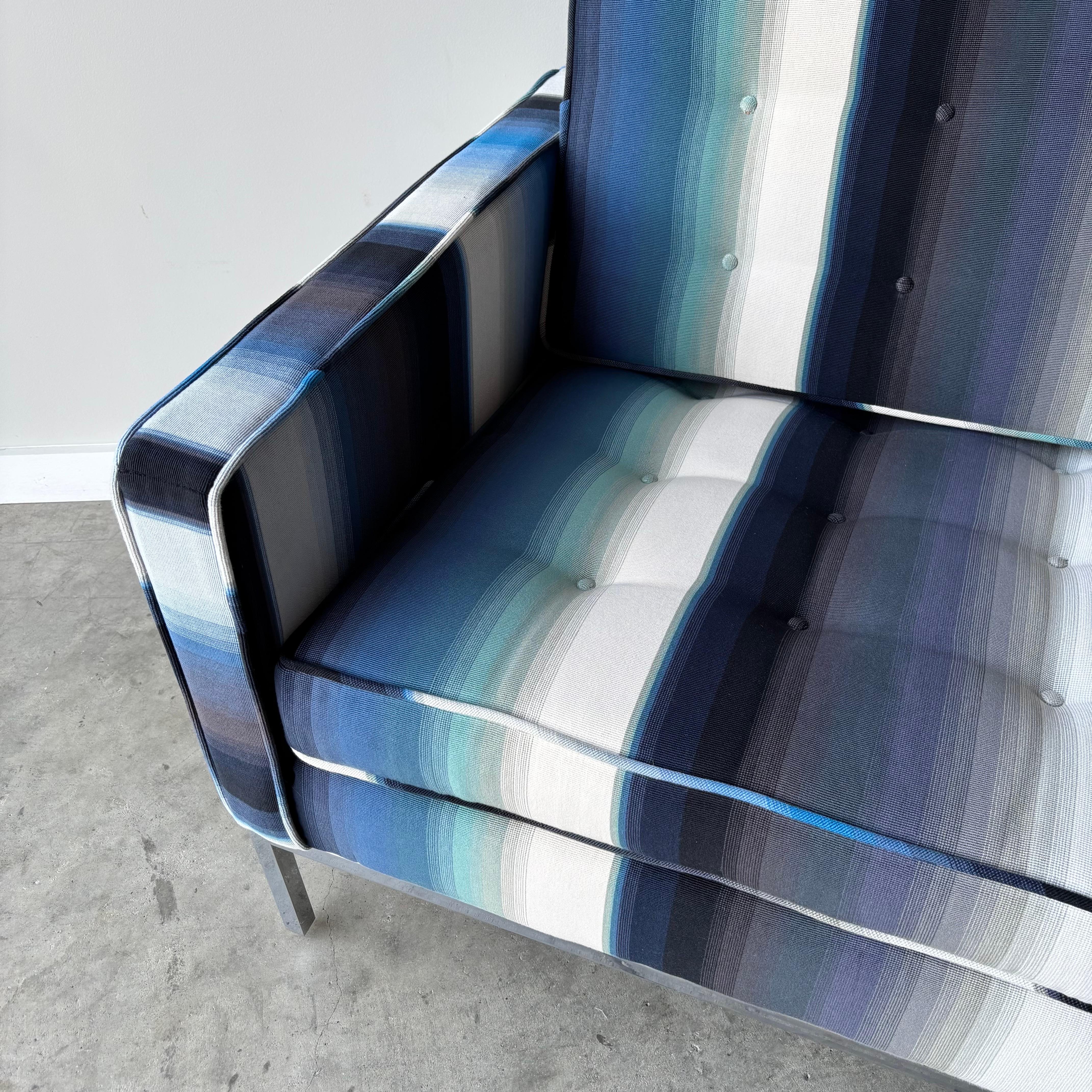 Sofá relajado Florence Knoll antiguo con tapicería Maharam de Paul Smith siglo XX en venta