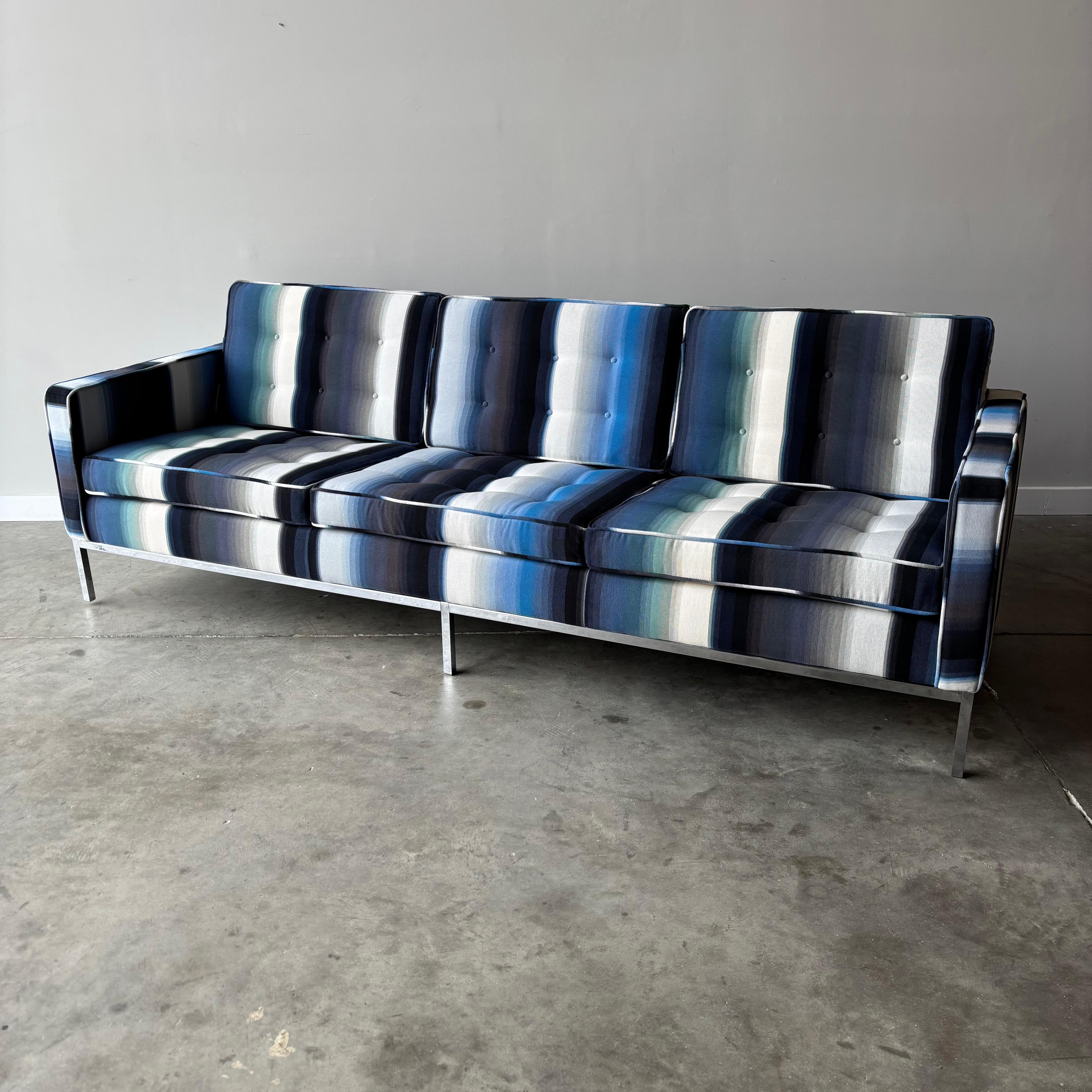 Sofá relajado Florence Knoll antiguo con tapicería Maharam de Paul Smith en venta 2