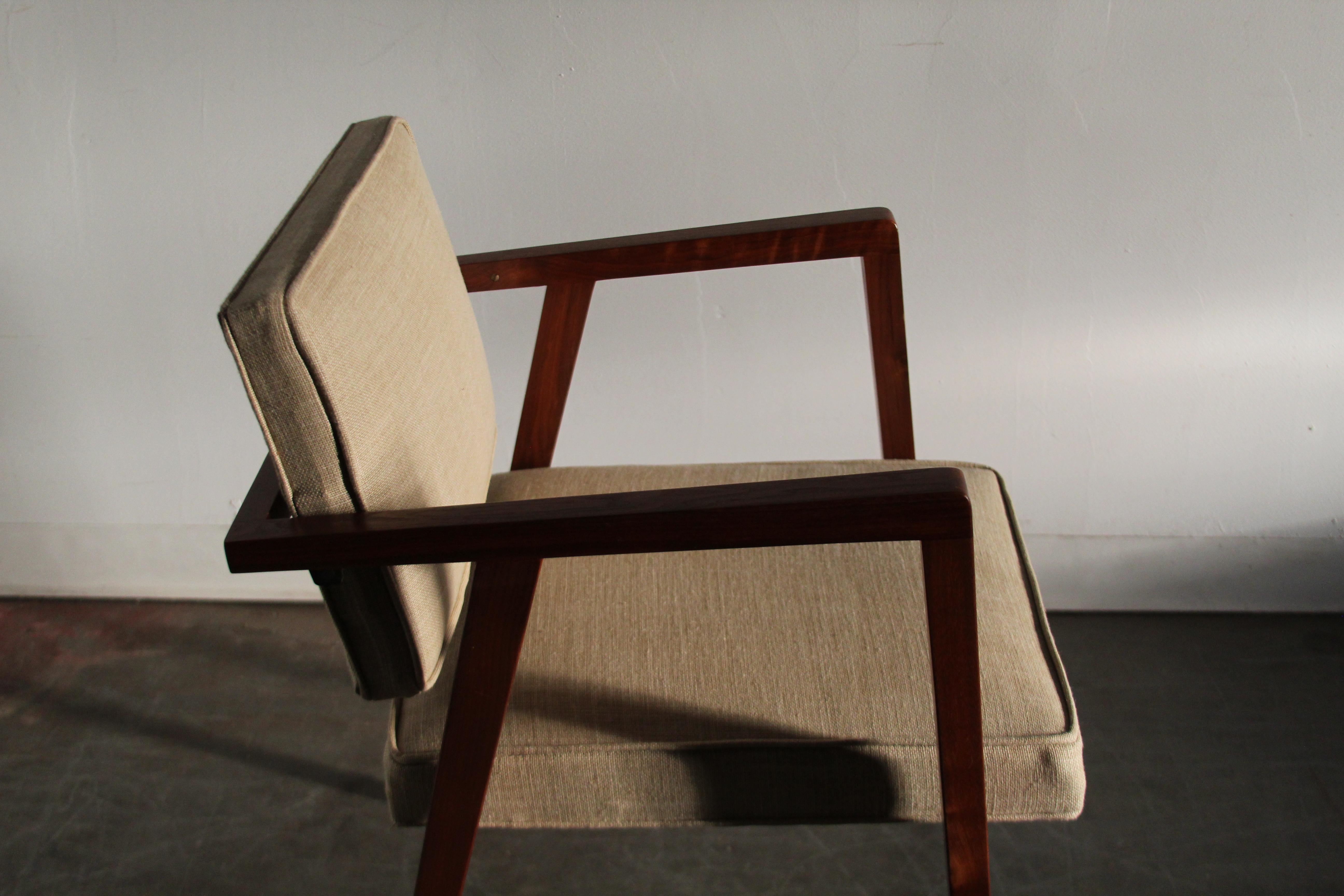 Early Franco Albini for Knoll 'No. 48' Walnut and Linen Accent Chair, 1949 For Sale 3