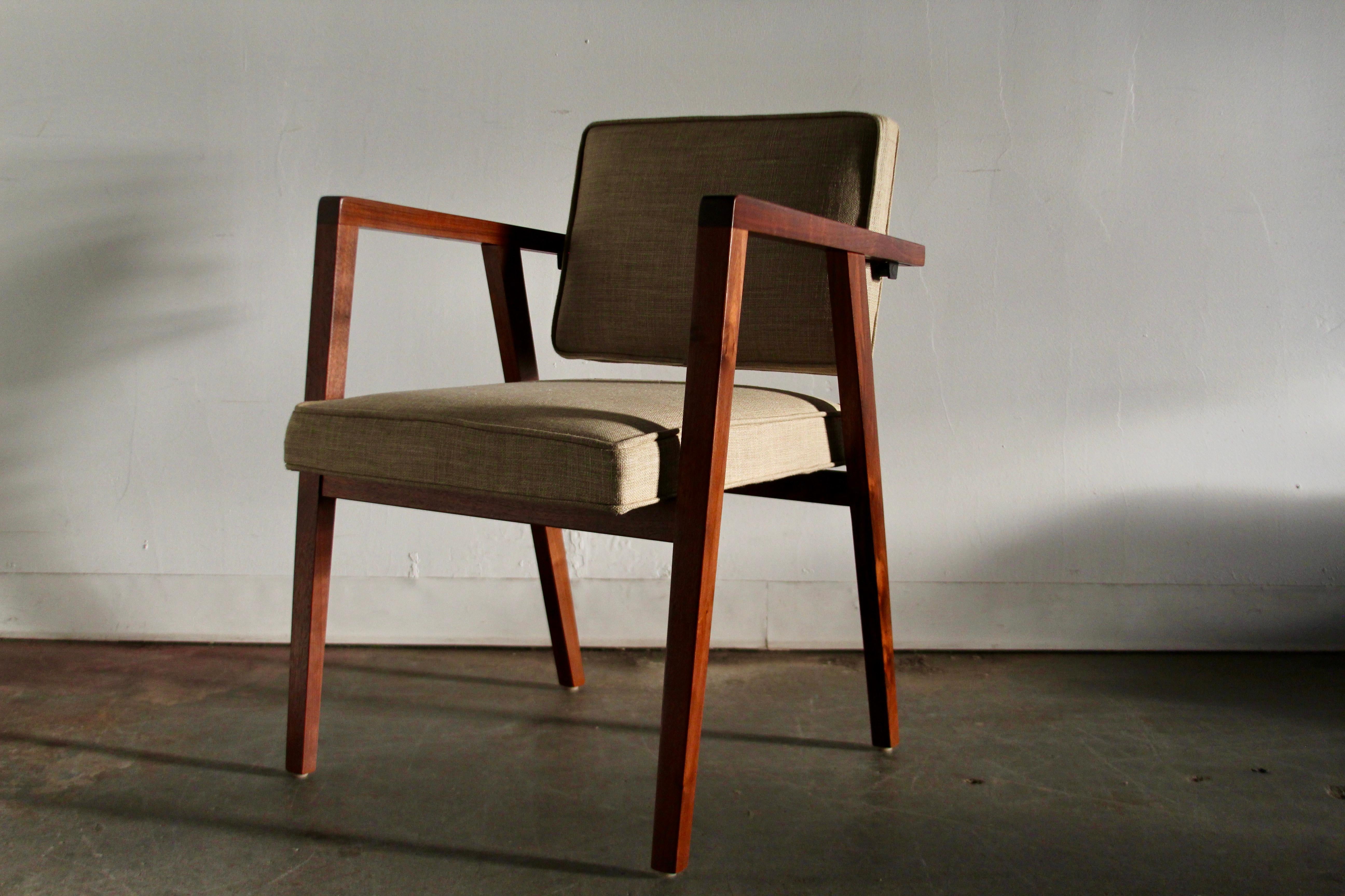 Early Franco Albini for Knoll 'No. 48' Walnut and Linen Accent Chair, 1949 For Sale 5