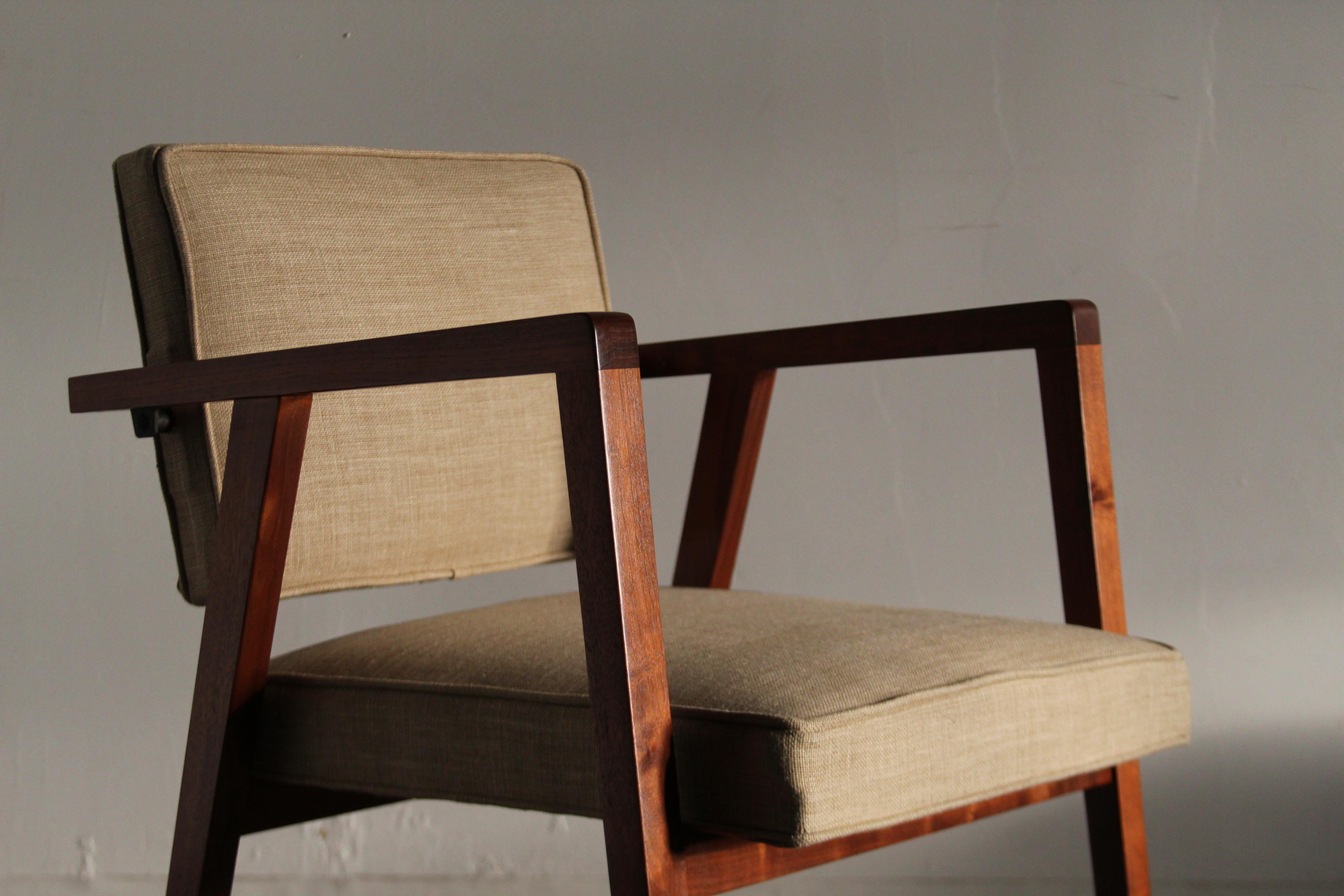 Early Franco Albini for Knoll 'No. 48' Walnut and Linen Accent Chair, 1949 For Sale 2