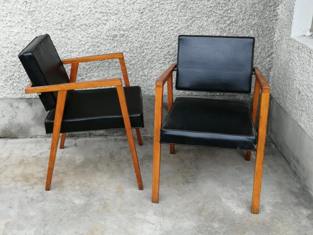 Naugahyde Paire de chaises en chêne 