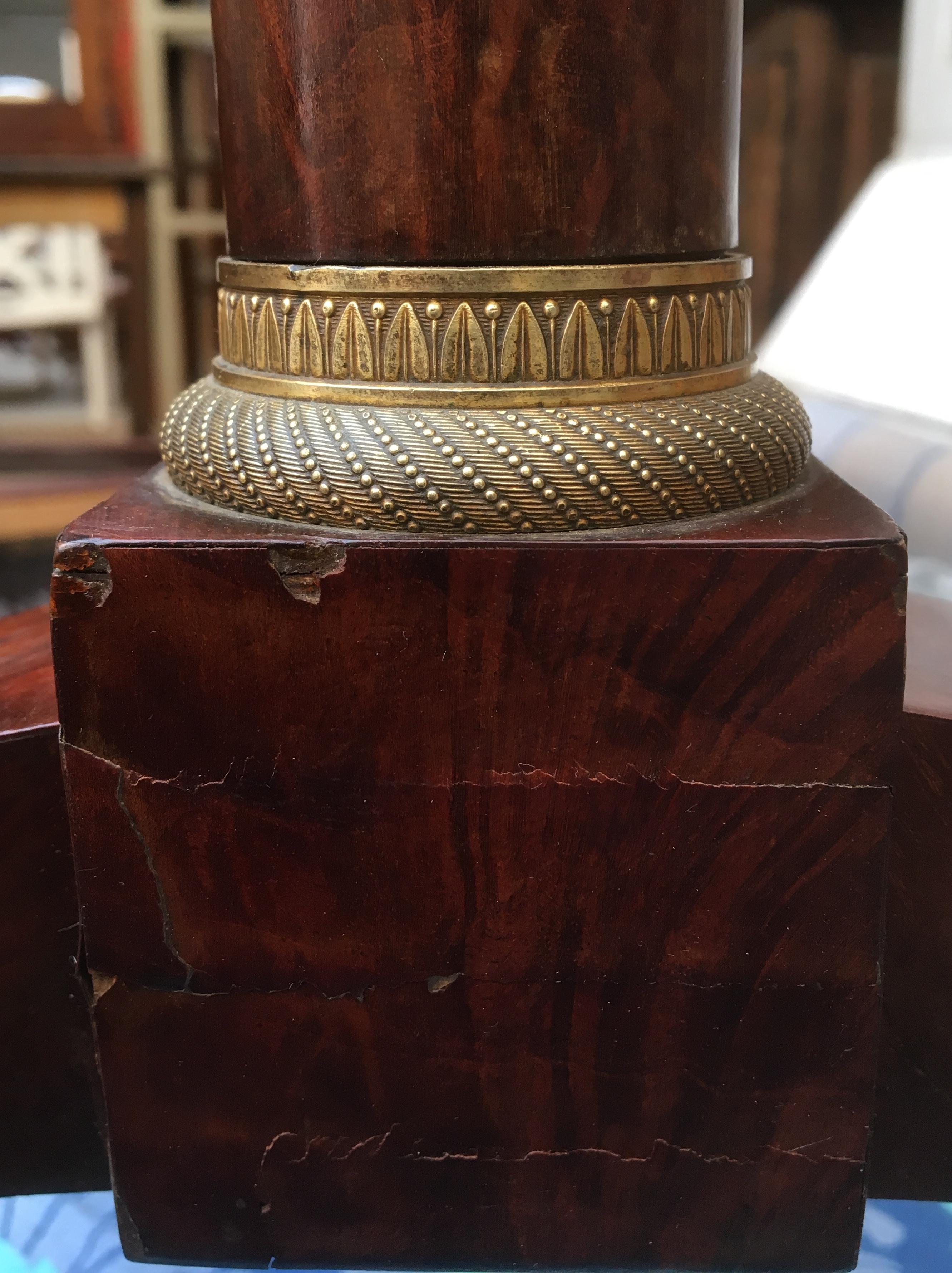 Frühes französisches Empire-Mahagoni des 19. Jahrhunderts und vergoldeter Bronze-Kaminschirm im Angebot 6