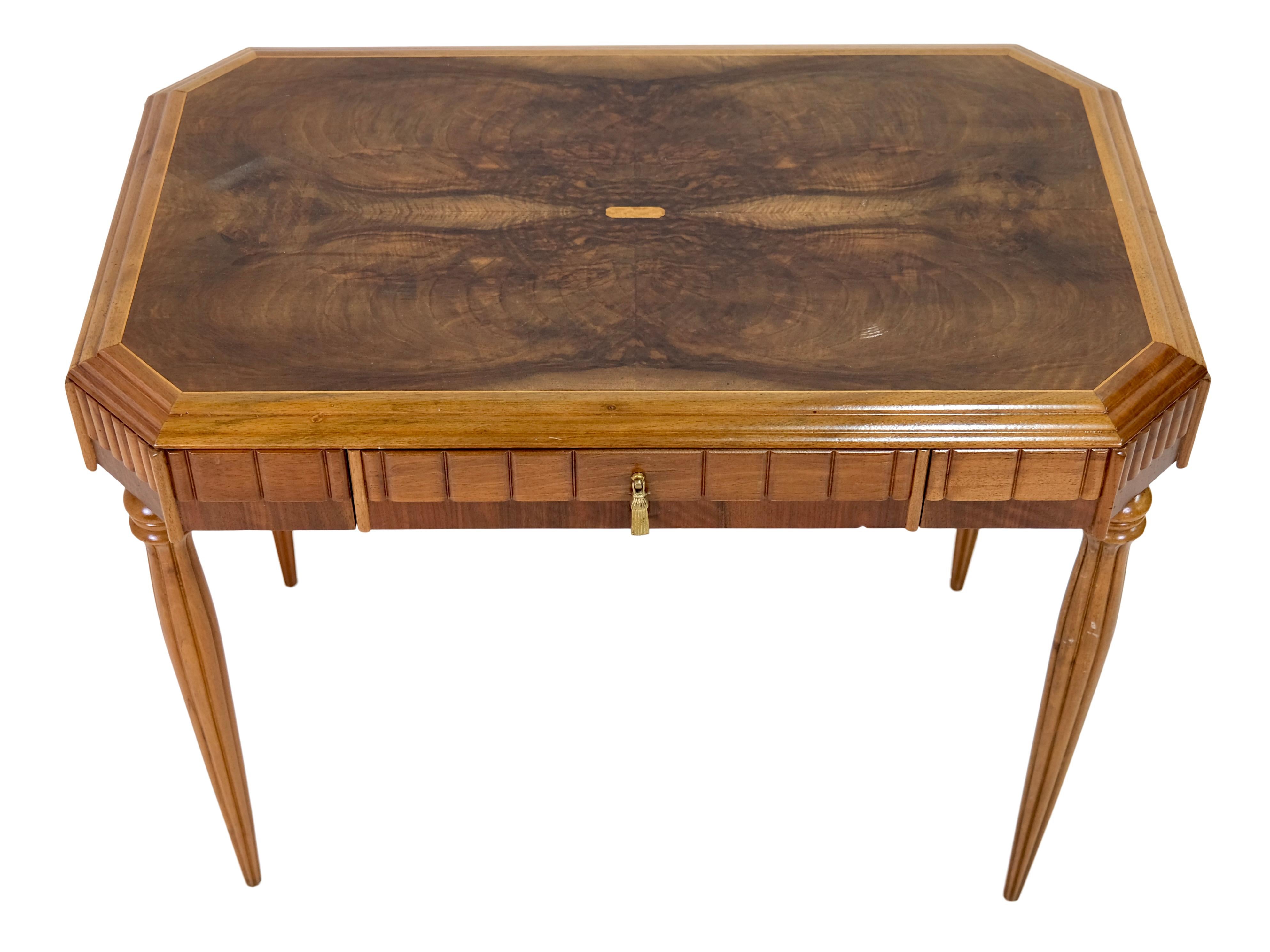 Art Déco Scrivania Art Deco francese in legno di noce, 1925 circa in vendita
