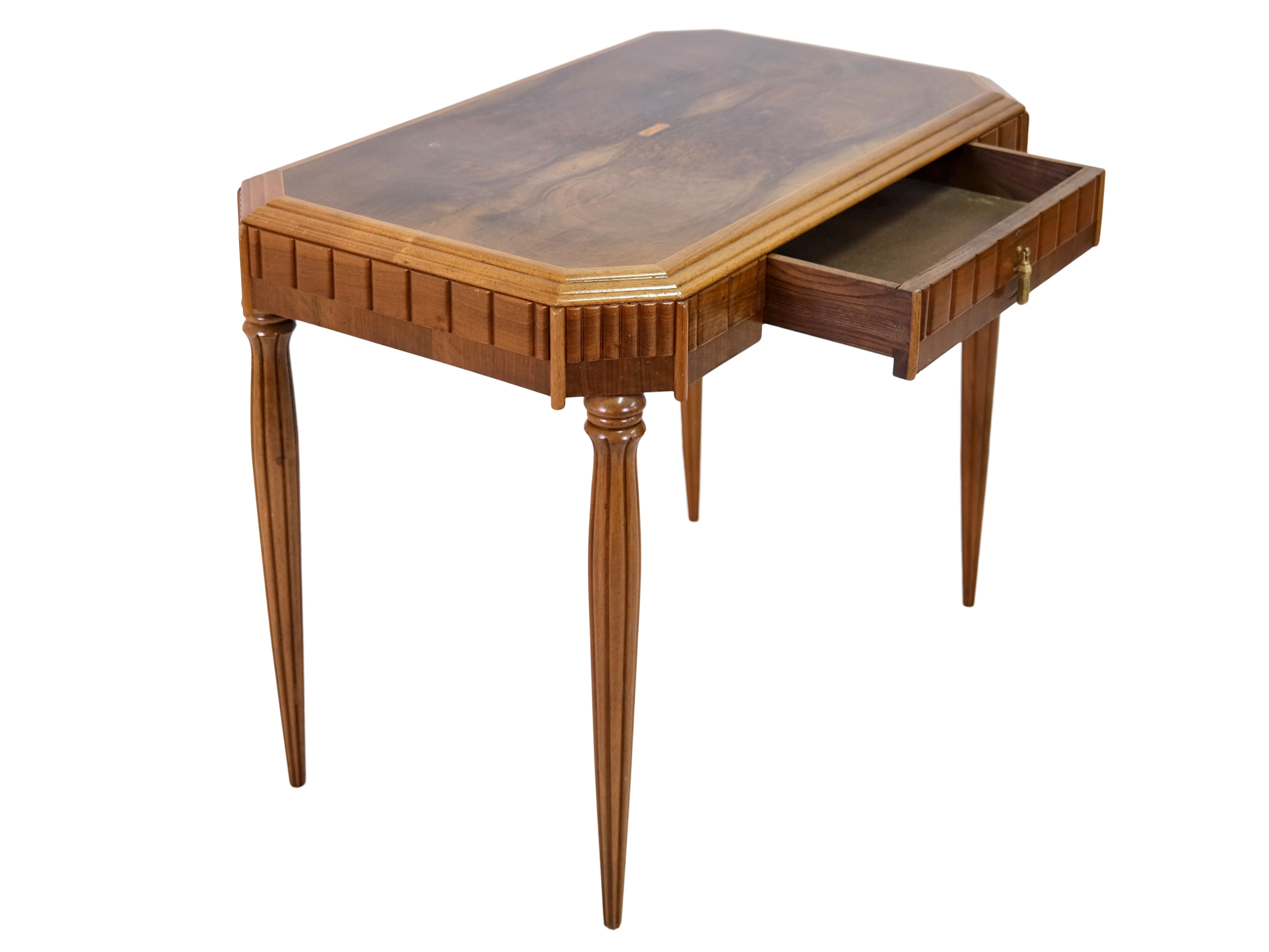 Veneer Early French Art Deco Desk in Nutwood, circa 1925 For Sale