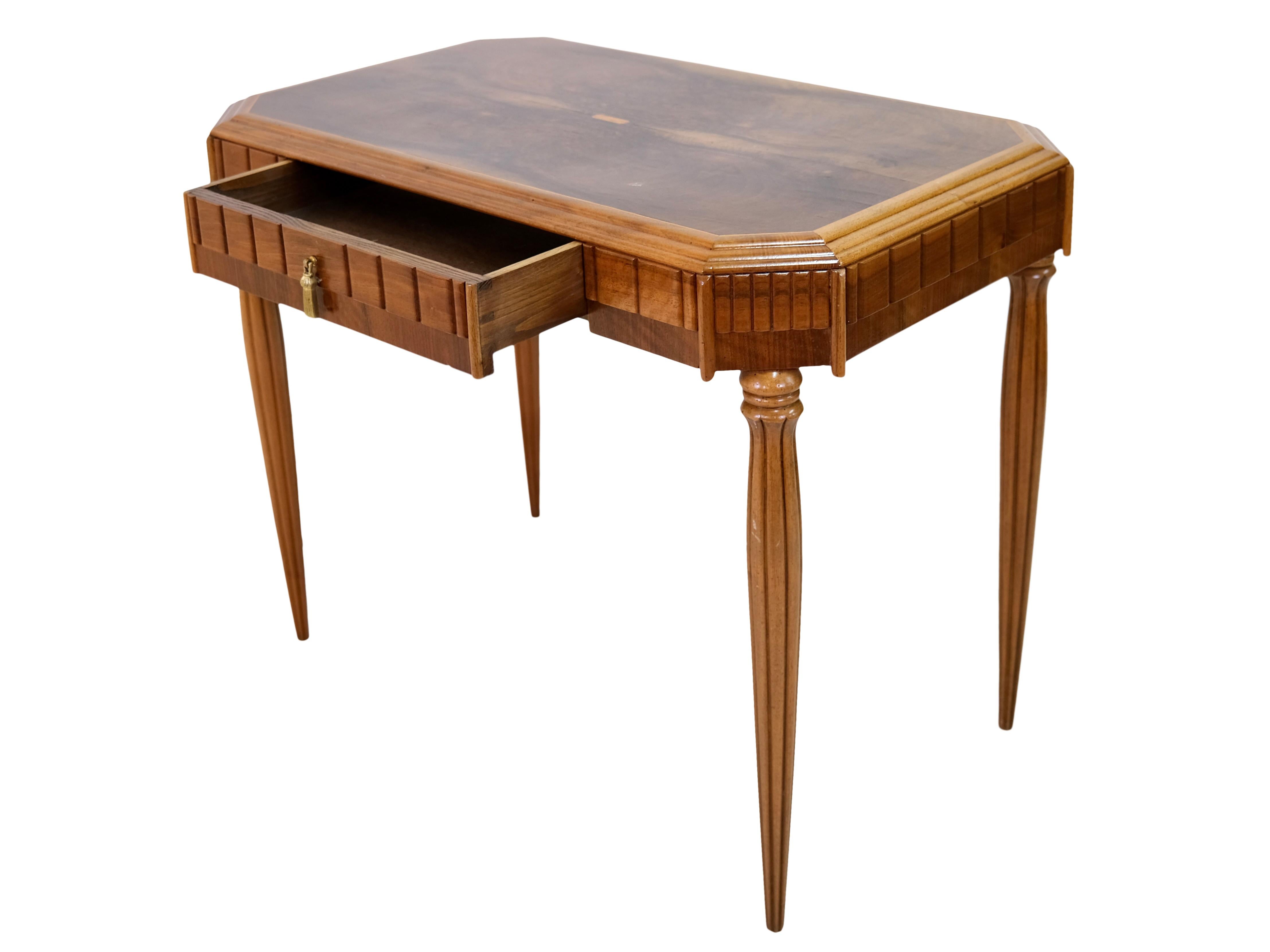 Early French Art Deco Desk in Nutwood, circa 1925 In Good Condition For Sale In Ulm, DE