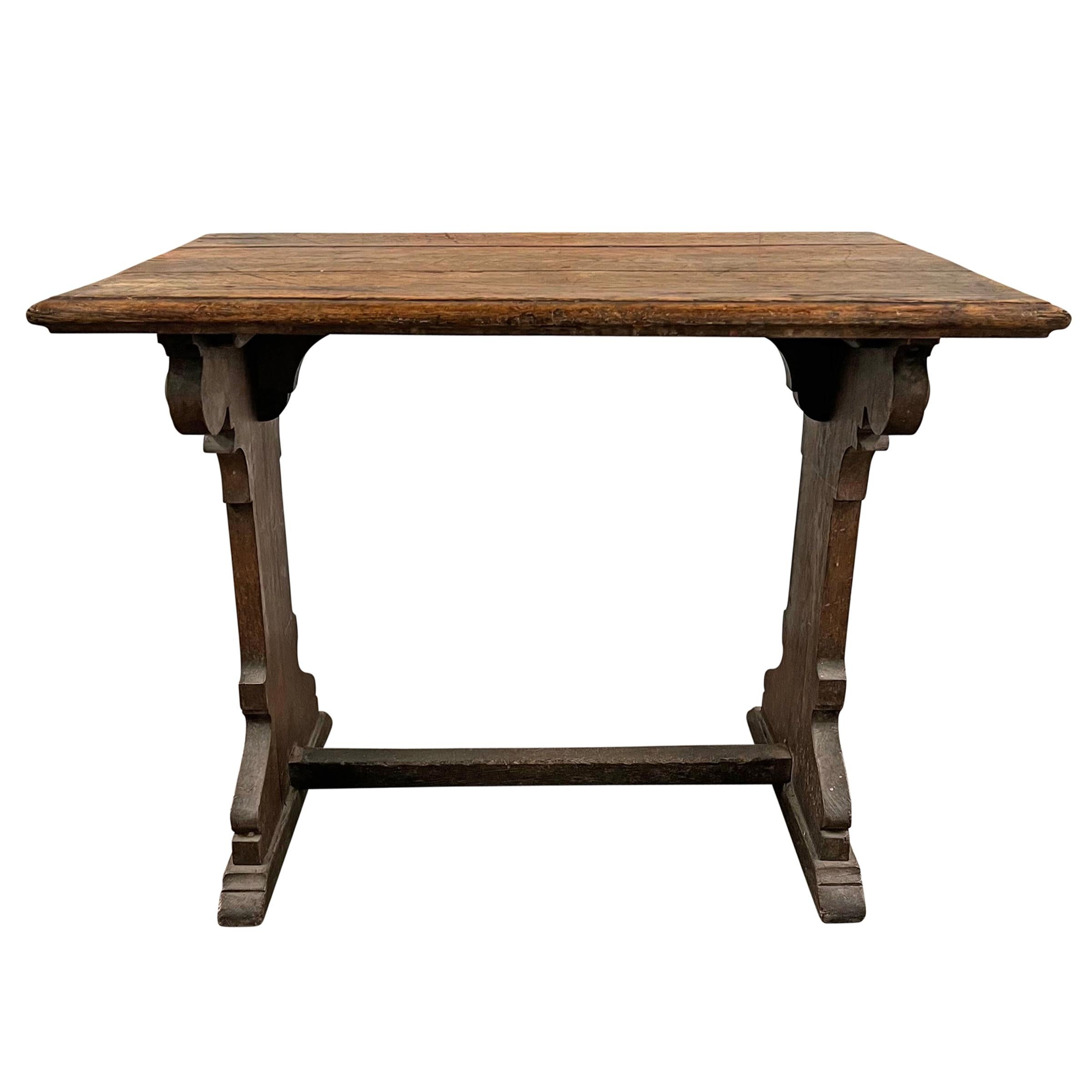 Sculpté à la main Table basse Art nouveau français en vente