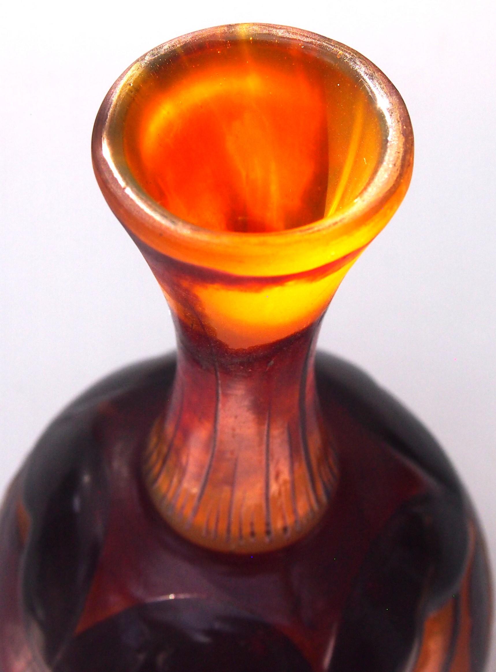 Vase à camée botanique soufflé sur moule Emile Galle, Art Nouveau français ancien -c1900 Bon état - En vente à Worcester Park, GB