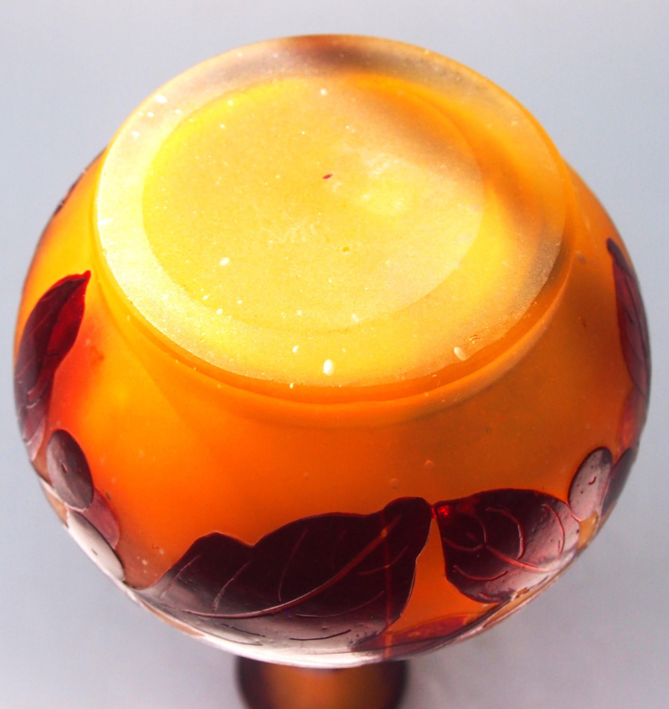Verre d'art Vase à camée botanique soufflé sur moule Emile Galle, Art Nouveau français ancien -c1900 en vente