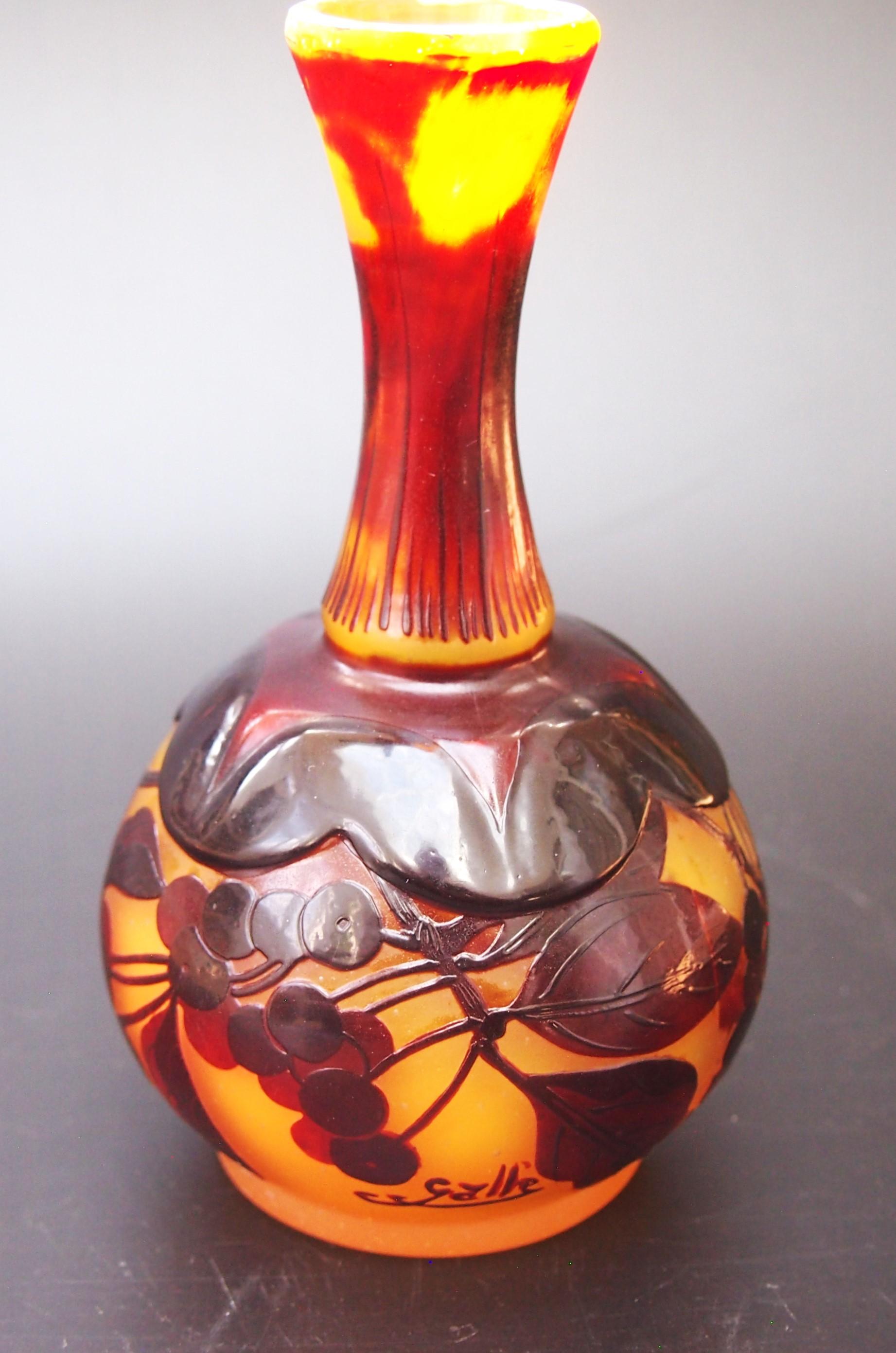 Vase à camée botanique soufflé sur moule Emile Galle, Art Nouveau français ancien -c1900 en vente 1