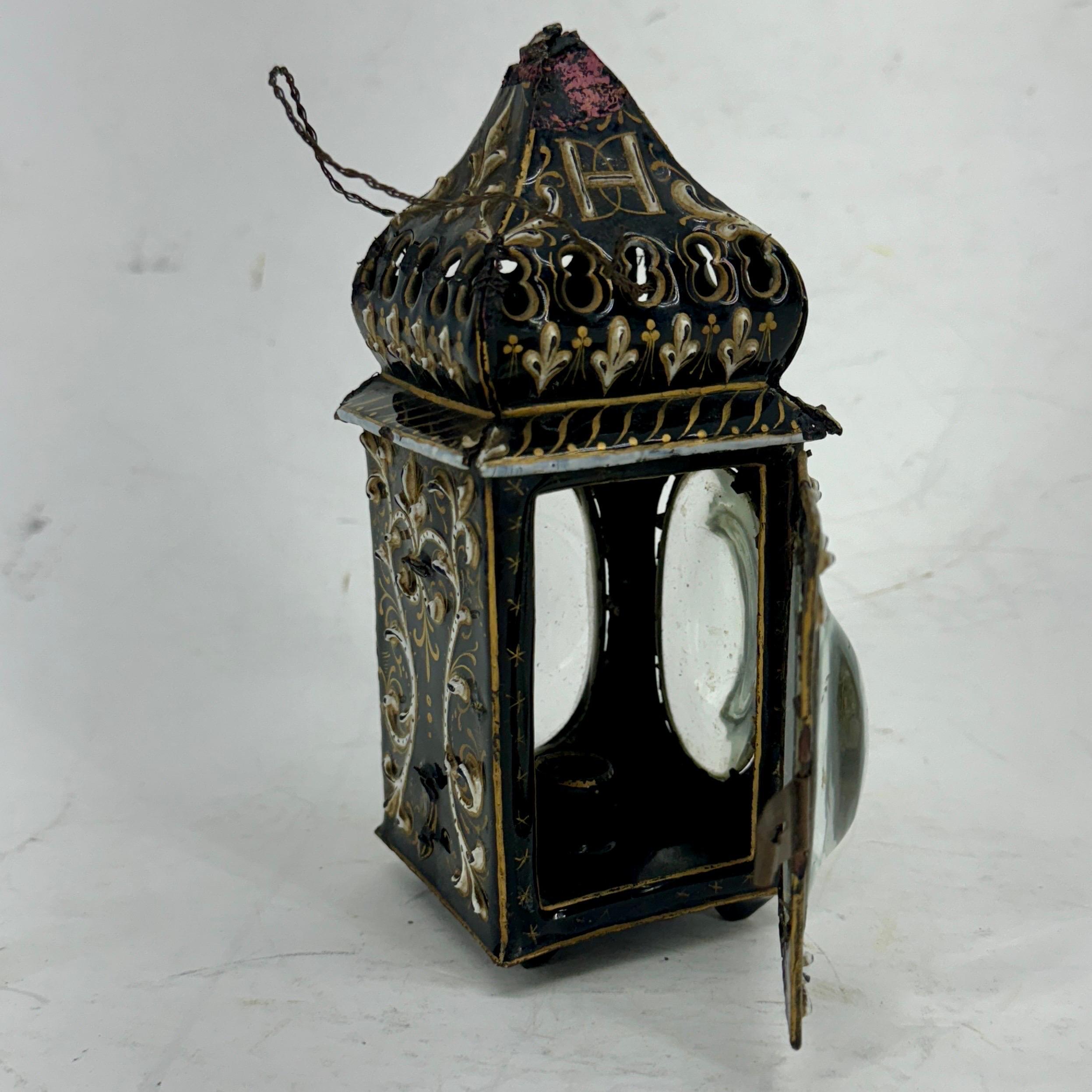 Lanterna francese a smalto nero con decorazione a fiore, circa del 1720 in vendita 2