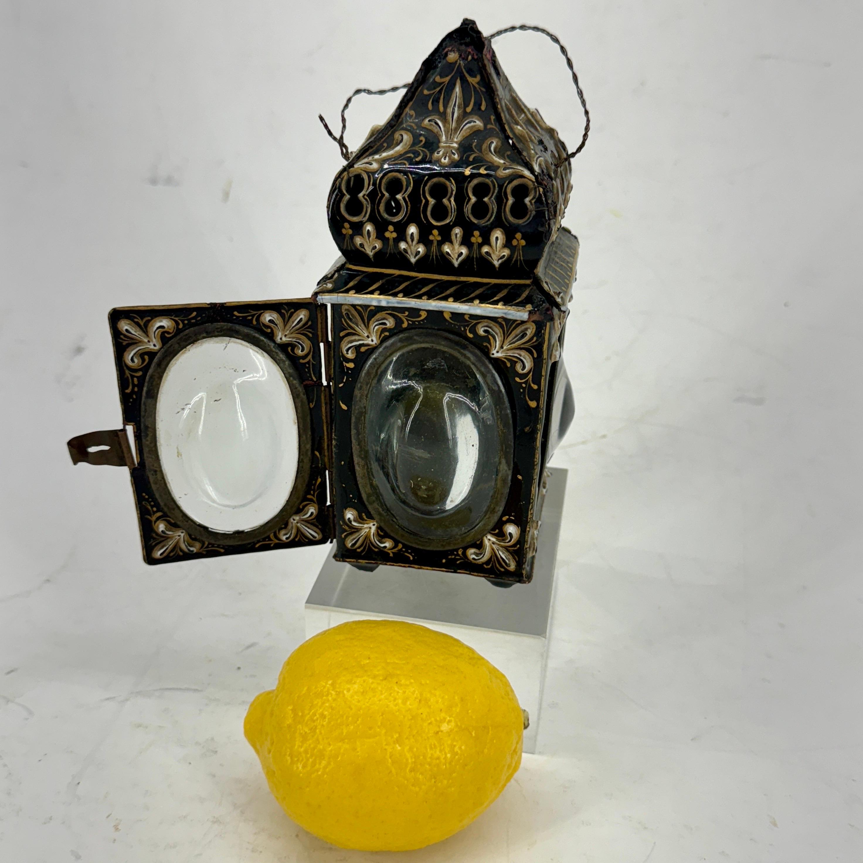 Lanterna francese a smalto nero con decorazione a fiore, circa del 1720 in vendita 3