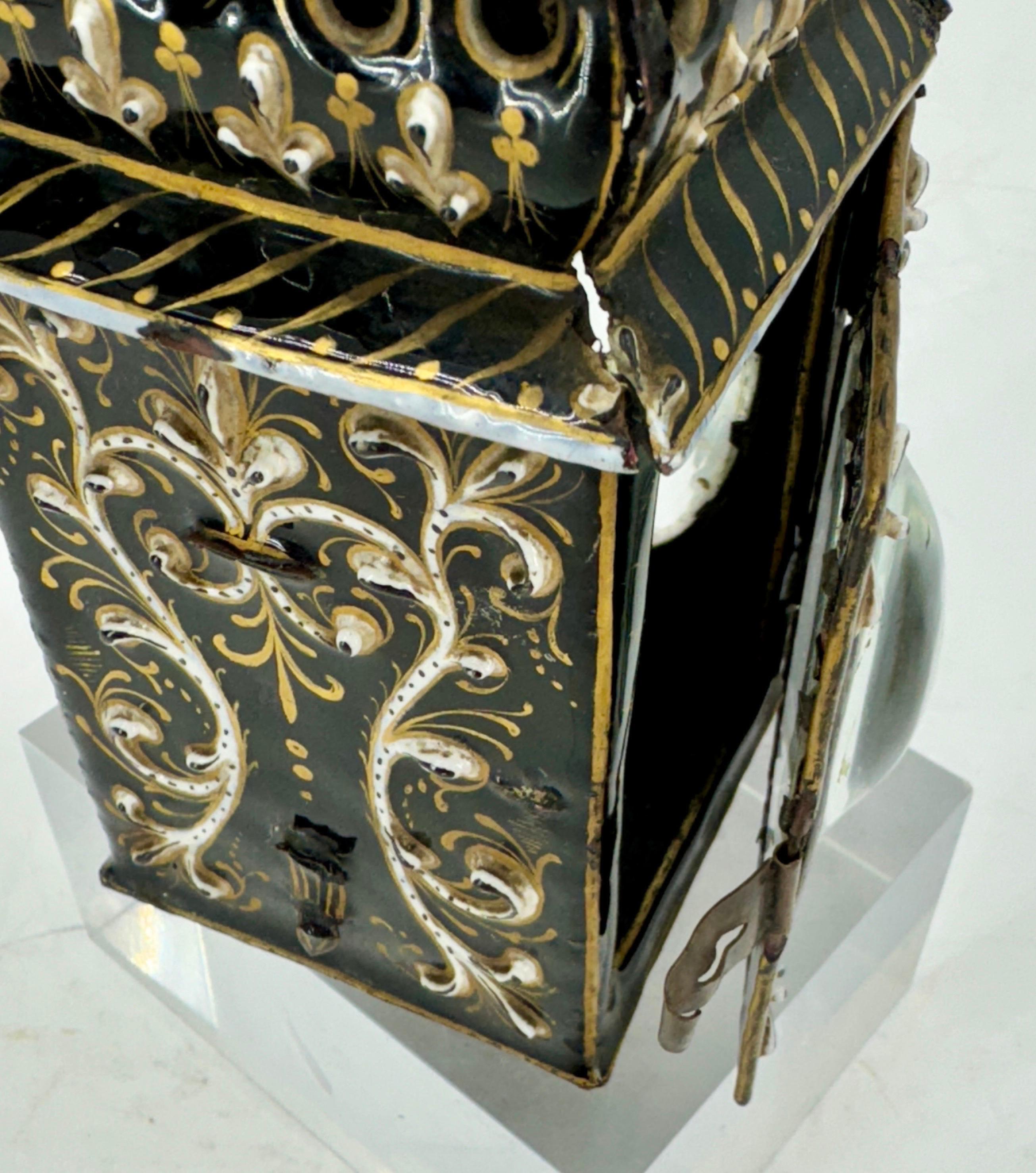 Lanterna francese a smalto nero con decorazione a fiore, circa del 1720 in vendita 8