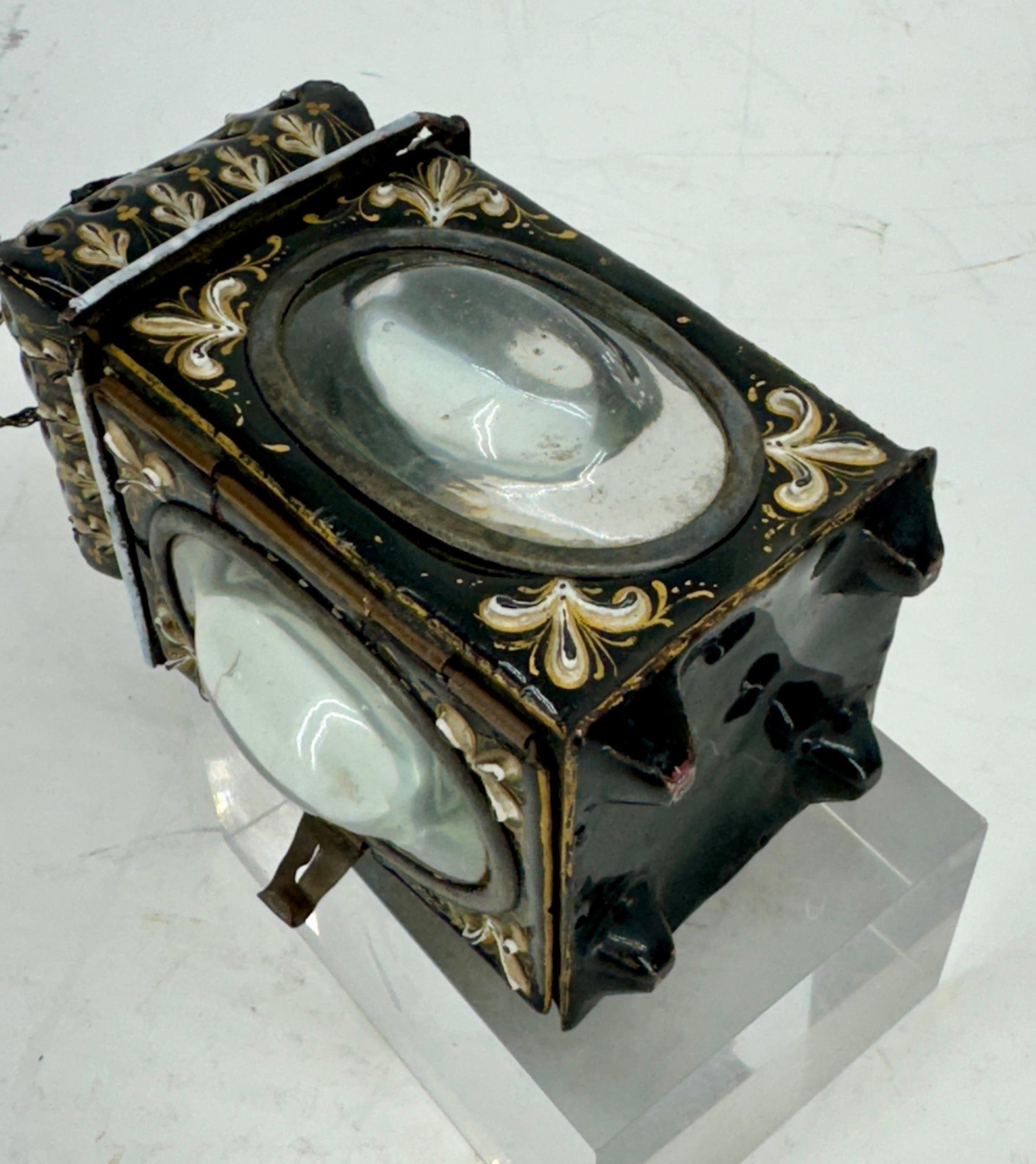 Lanterna francese a smalto nero con decorazione a fiore, circa del 1720 in vendita 9