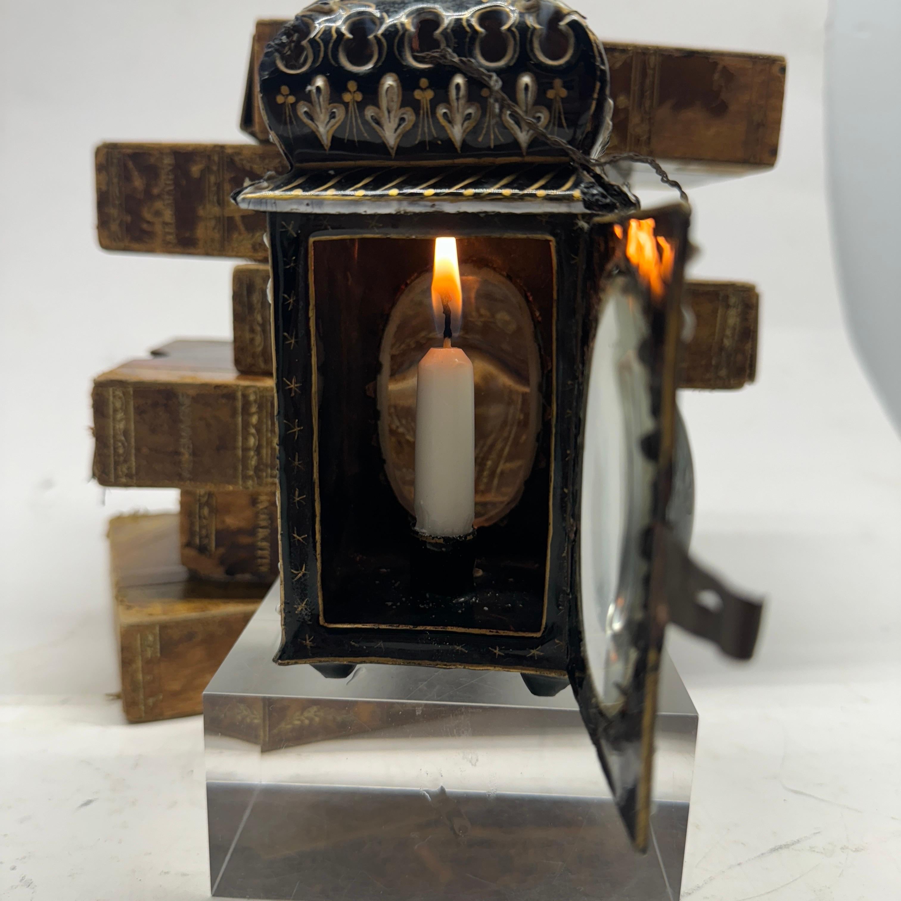 Lanterna francese a smalto nero con decorazione a fiore, circa del 1720 in vendita 11