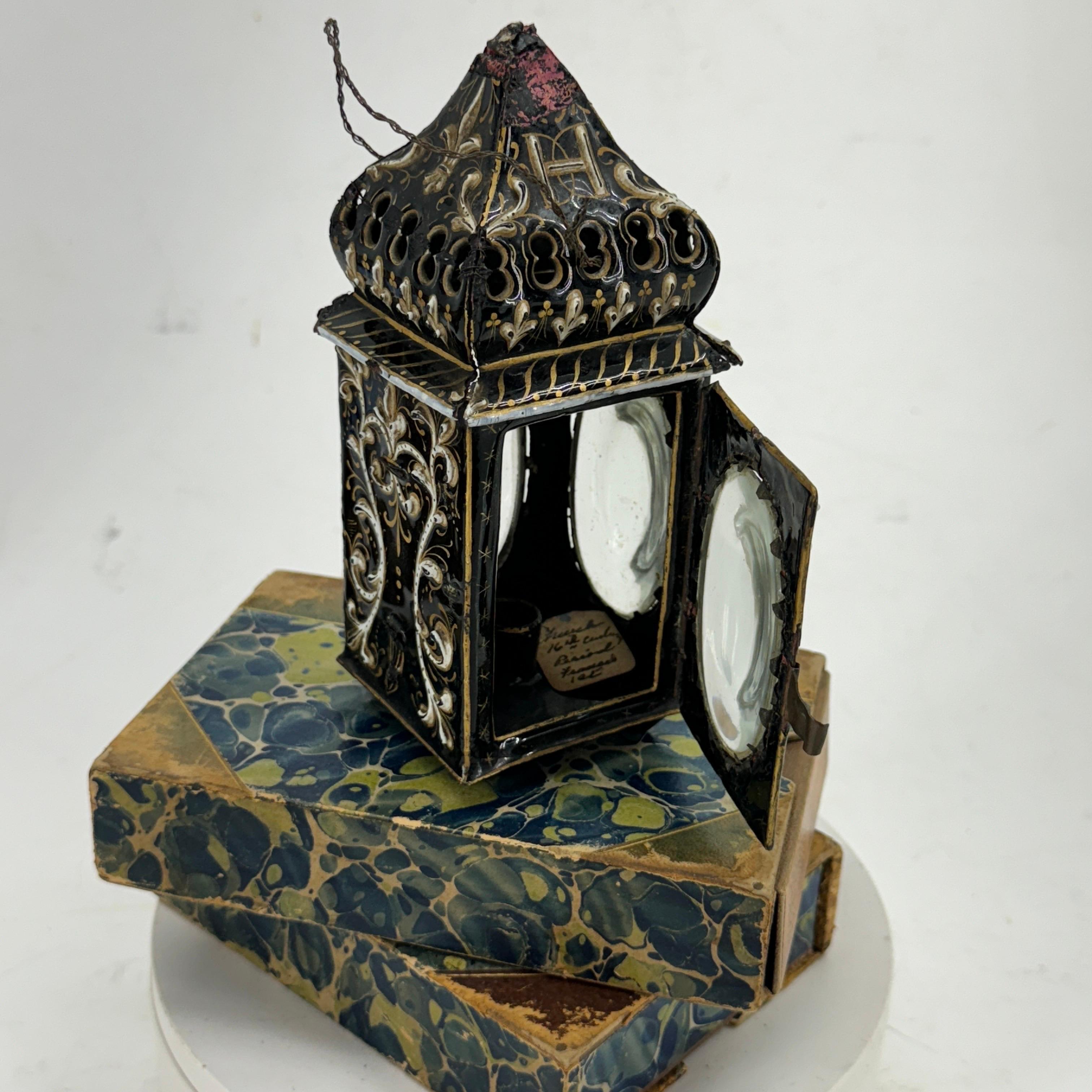 Lanterna francese a smalto nero con decorazione a fiore, circa del 1720 in vendita 1