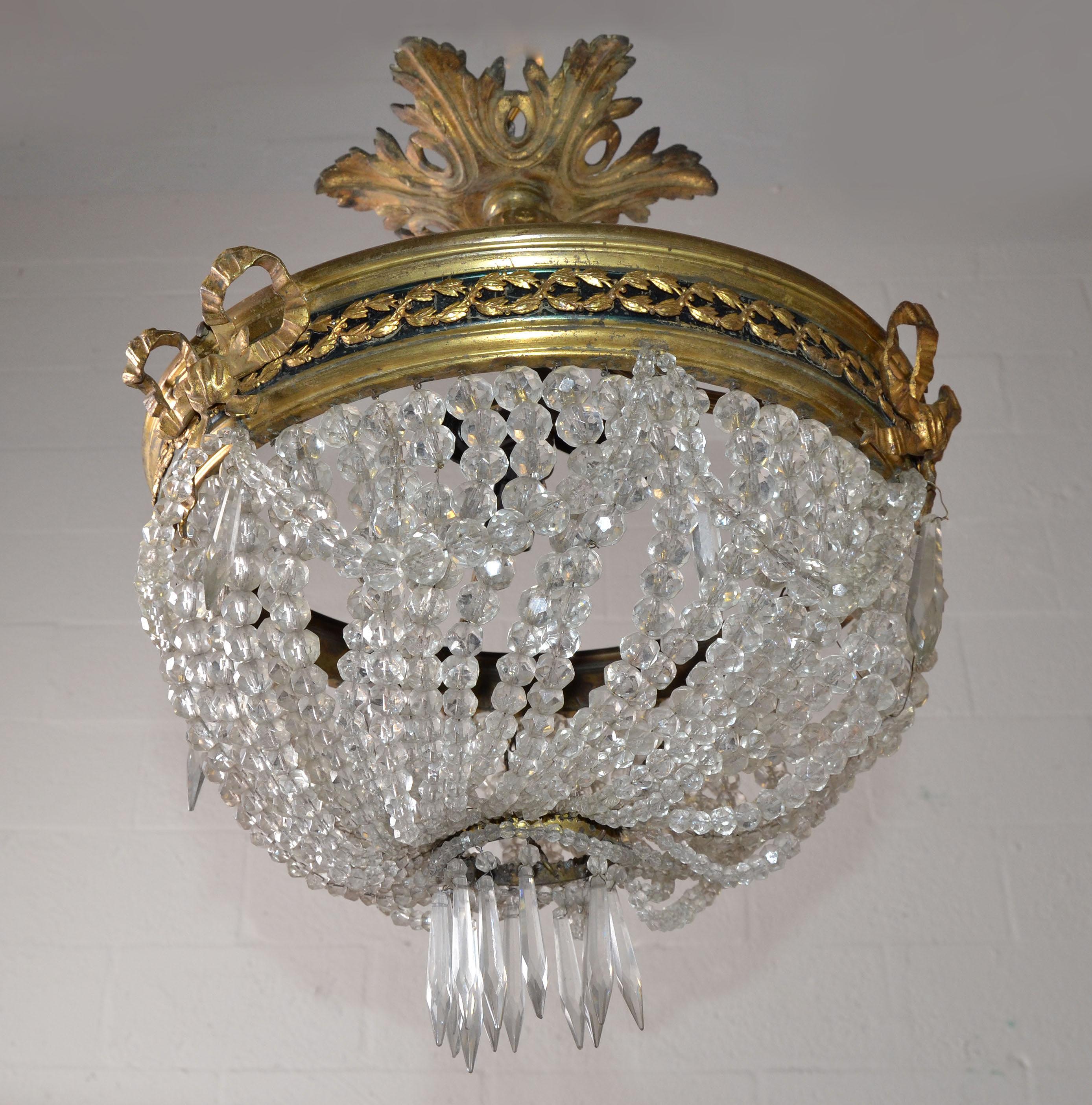 Fait main Lustre de style Empire français du début, en bronze et cristal, 3 éclairages en vente