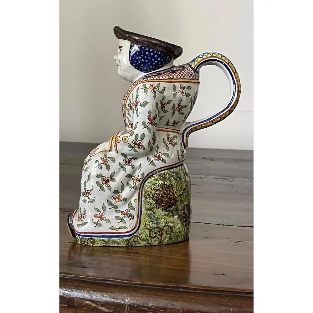 Cruche figurative en faïence française ancienne Bon état - En vente à Charlottesville, VA