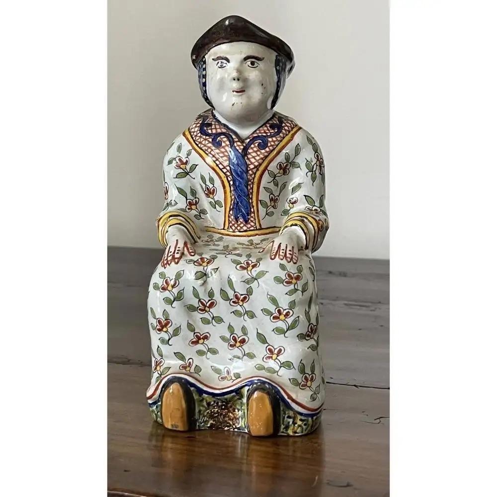 XVIIIe siècle et antérieur Cruche figurative en faïence française ancienne en vente