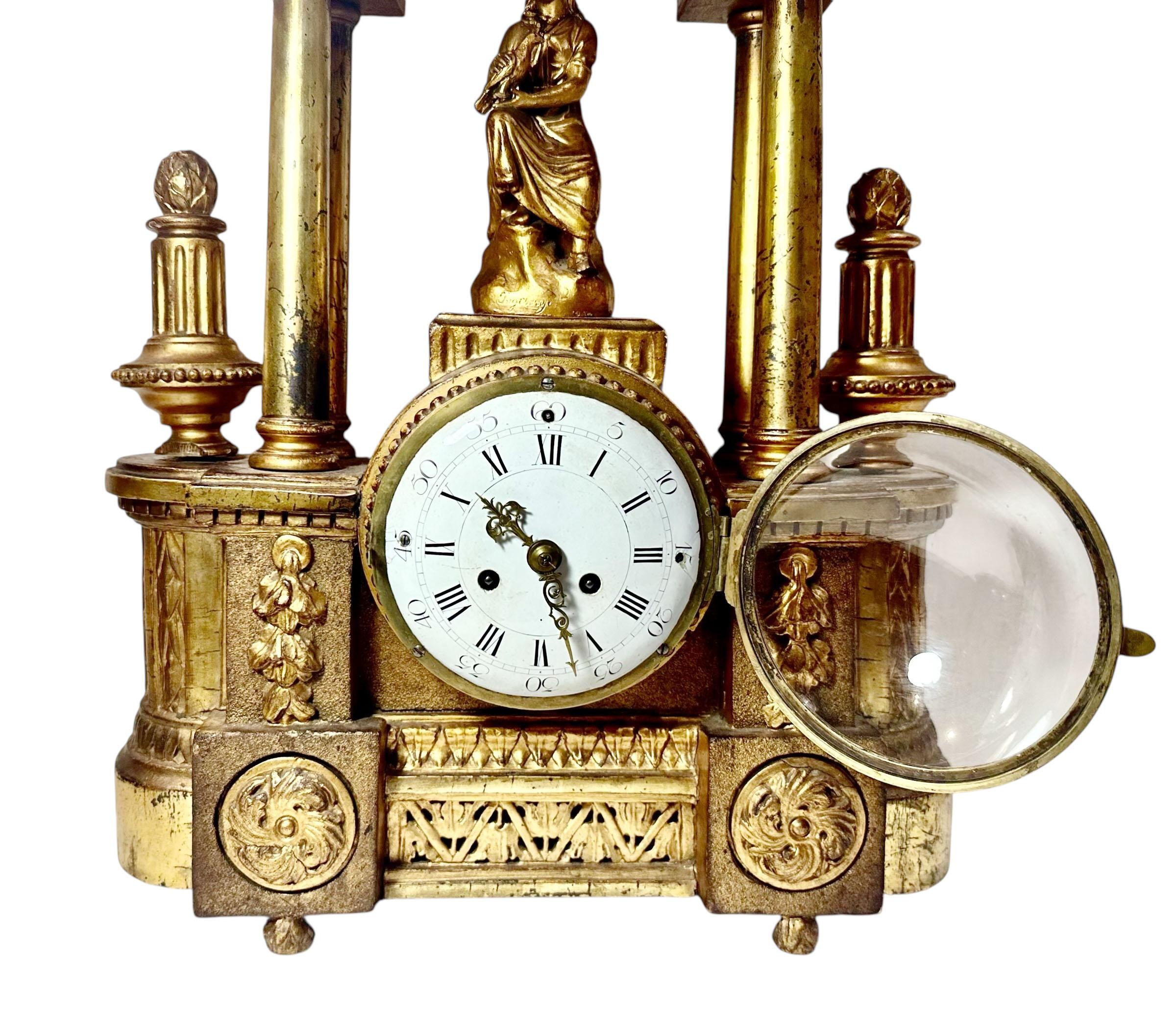 Frühe französische Louis-XVI-Uhr aus handgeschnitztem Giltwood (Spätes 18. Jahrhundert) im Angebot