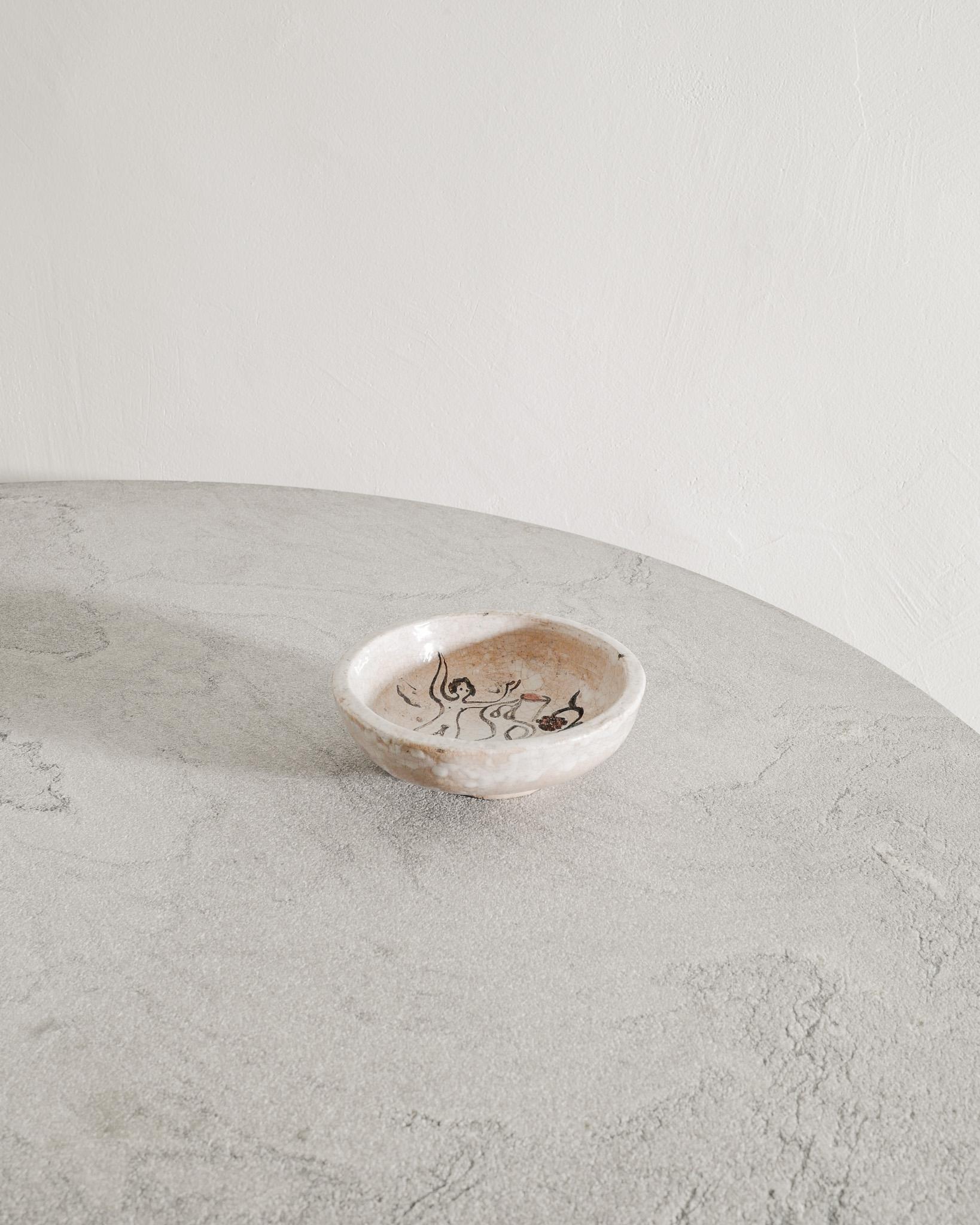 Very rare and early French mid century hand painted stoneware bowl in white, pink and green by Georges Jouve produced in France, 1940s. In good original condition with beautiful cracks and patina from age and use. 

Dimensions: H: 7 cm / 2.75