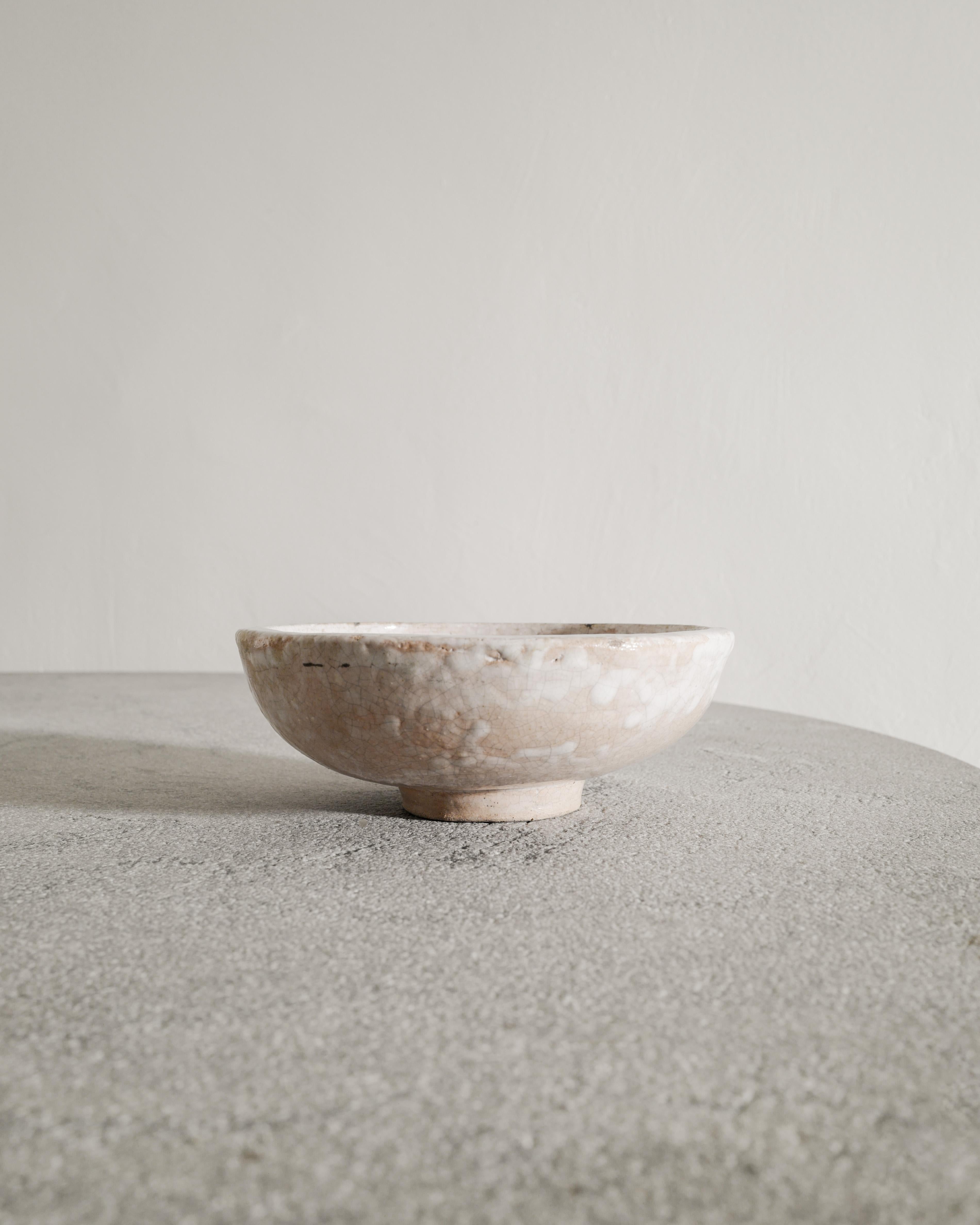 Early French Mid Century Painted White Stoneware Bowl by Georges Jouve, 1940s For Sale 1