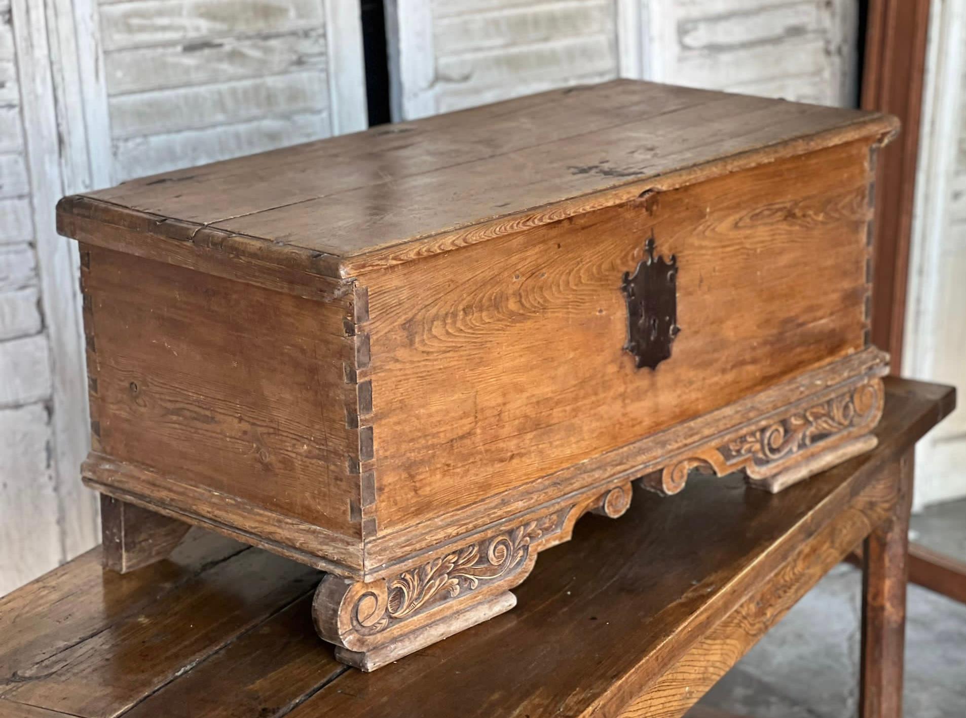 Early French Pine Decorative Trunk In Fair Condition For Sale In Seaford, GB