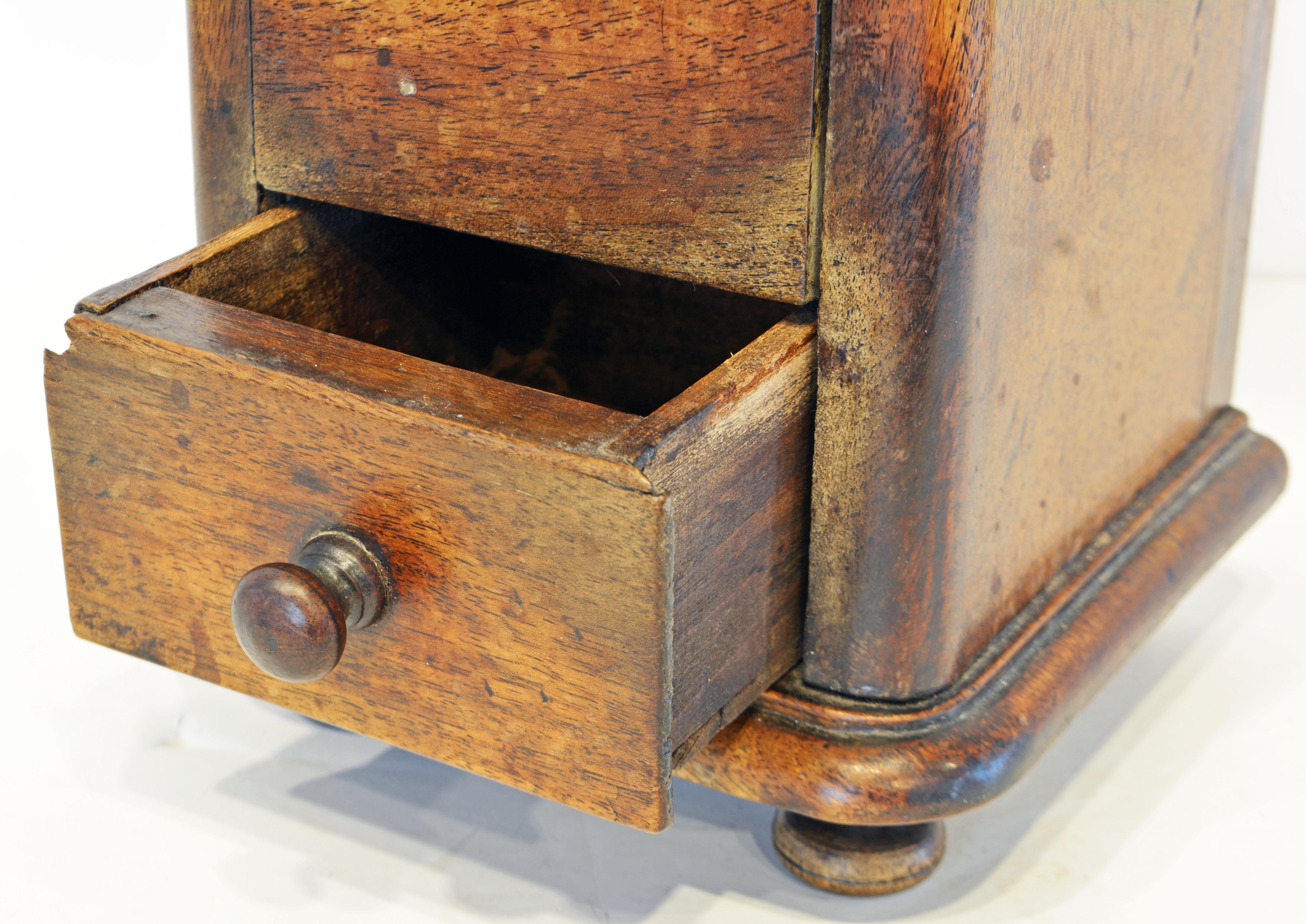 Early French Provincial Triple Finial One-Drawer Walnut Salt Box, circa 1830 2