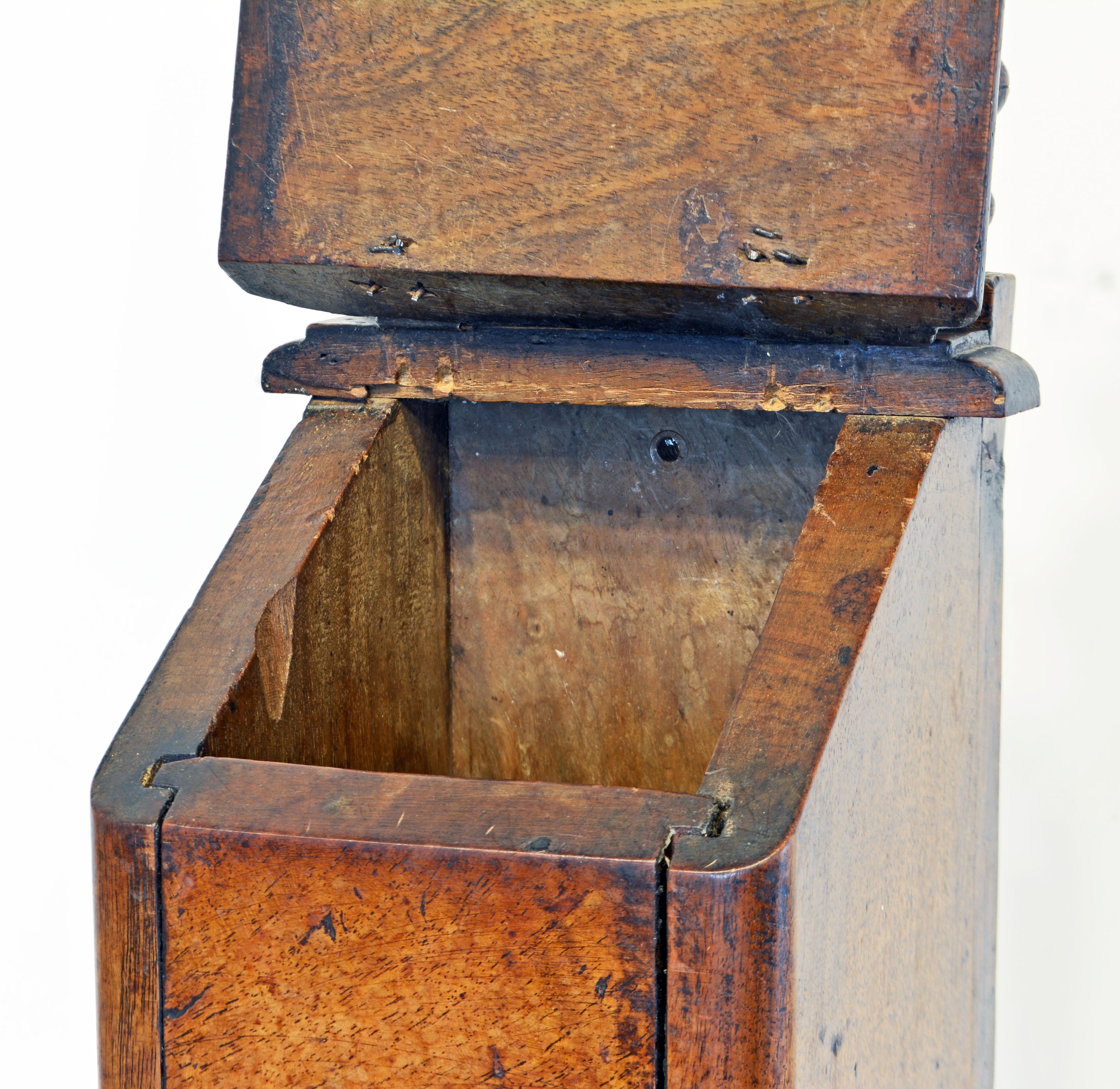 Early French Provincial Triple Finial One-Drawer Walnut Salt Box, circa 1830 3