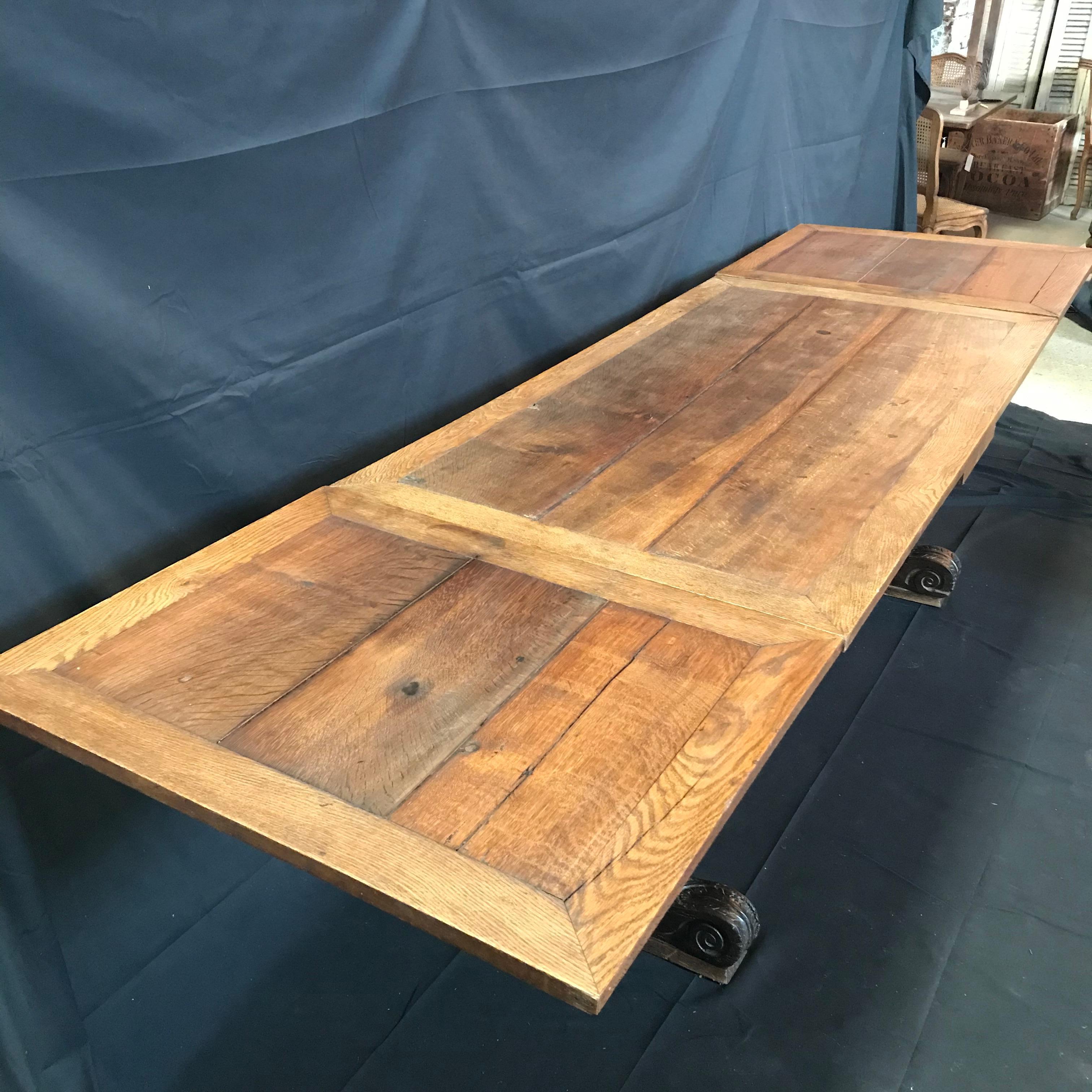 Early French Refectory Table with Leaves from Avignon In Excellent Condition In Hopewell, NJ
