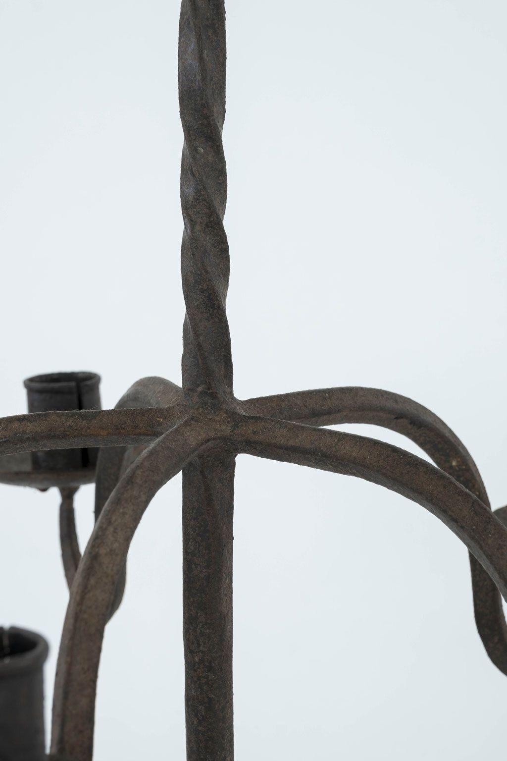 Lustre en fer forgé à deux étages de style français ancien en vente 1