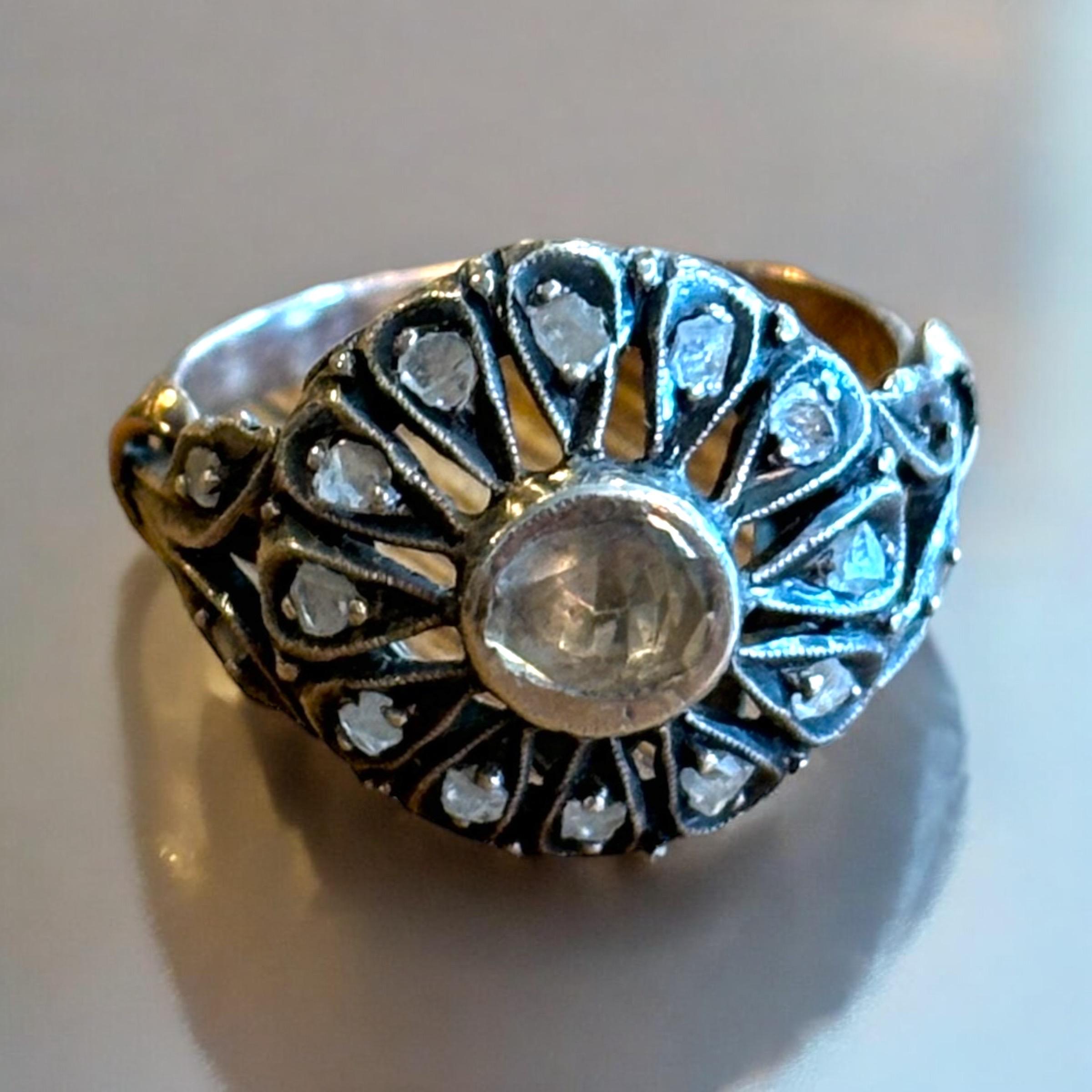 Early French Victorian (19th Century)  Cluster  Rose and Table Cut  Diamond Ring In Fair Condition For Sale In OVIEDO, AS