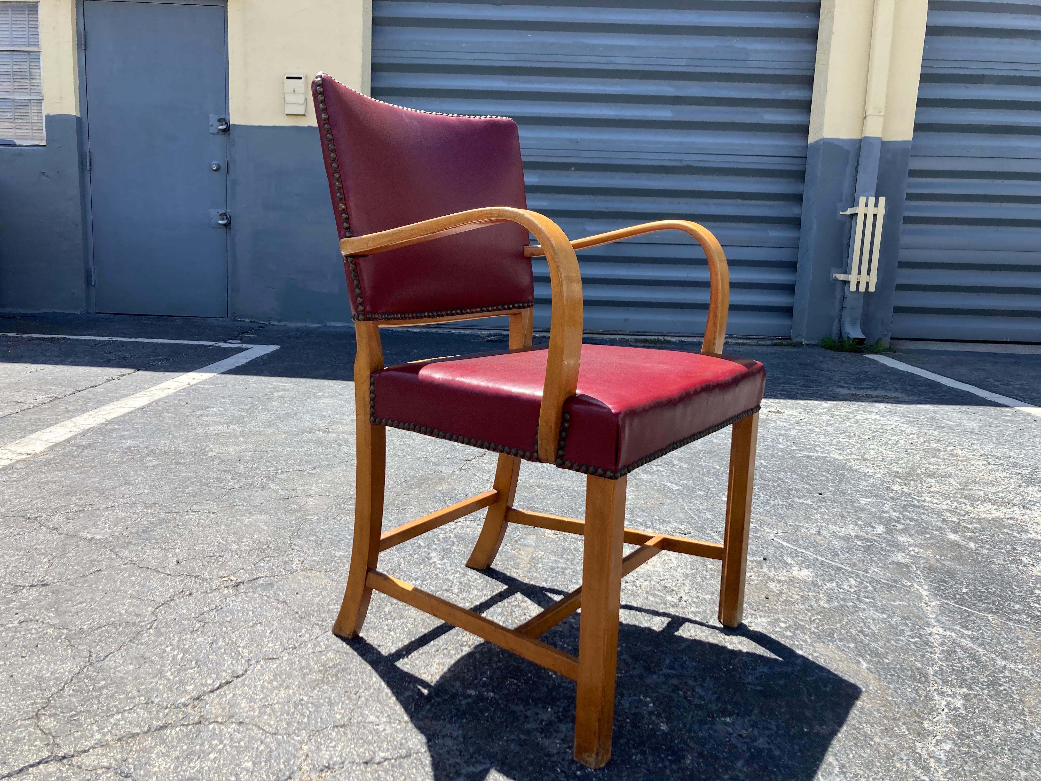 Early Fritz Hansen Arm Chair Model 1561, Denmark, 1942 In Good Condition For Sale In Miami, FL