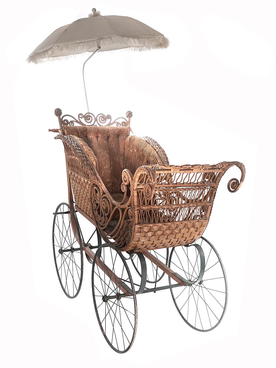 Early Full Size Victorian Wicker Baby Carriage With Parasol In Good Condition In Peekskill, NY