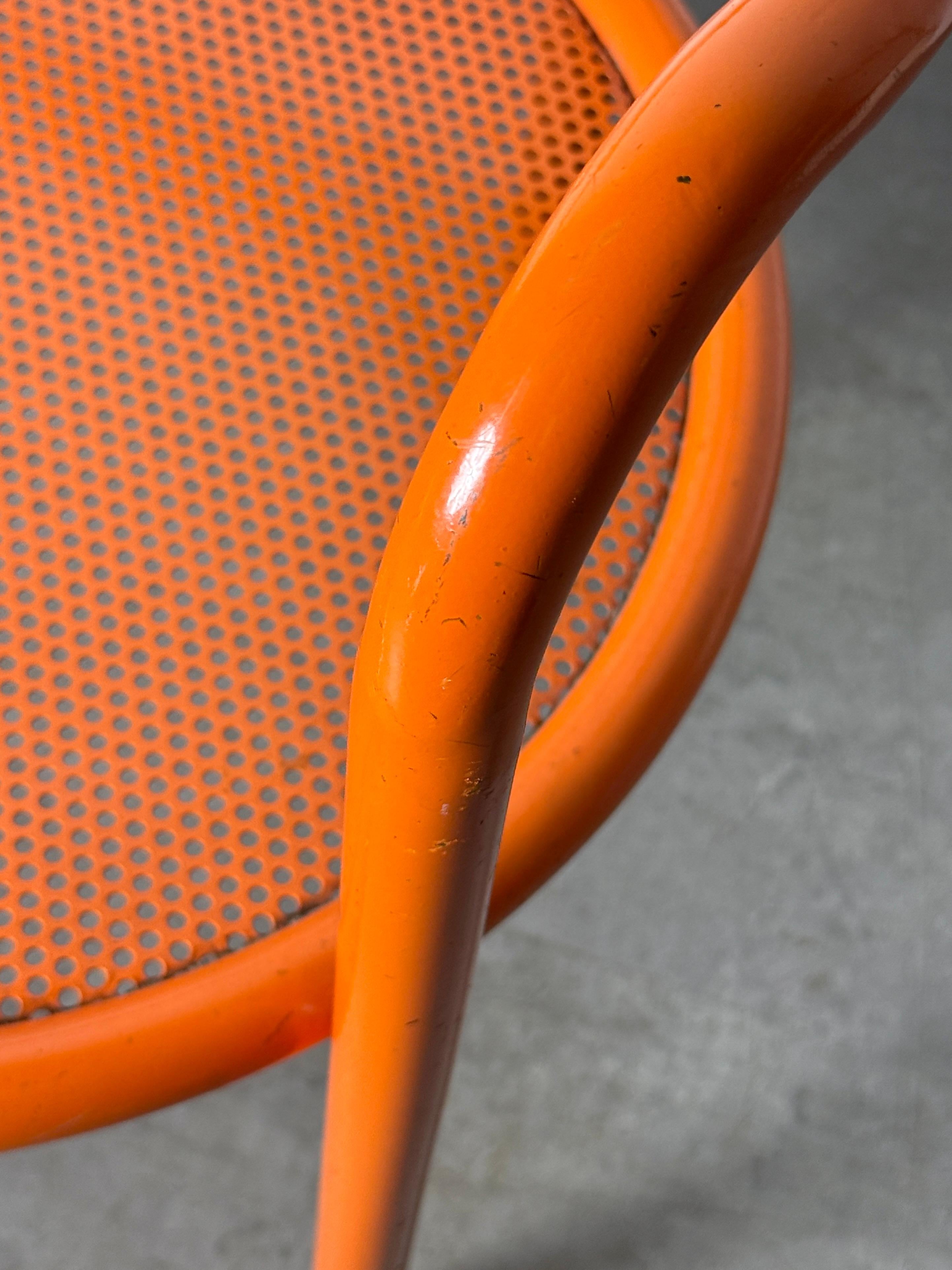 Loveseat de banco tubular de jardín Early Gae Aulenti Locus Solus en naranja Años 60 en venta 2