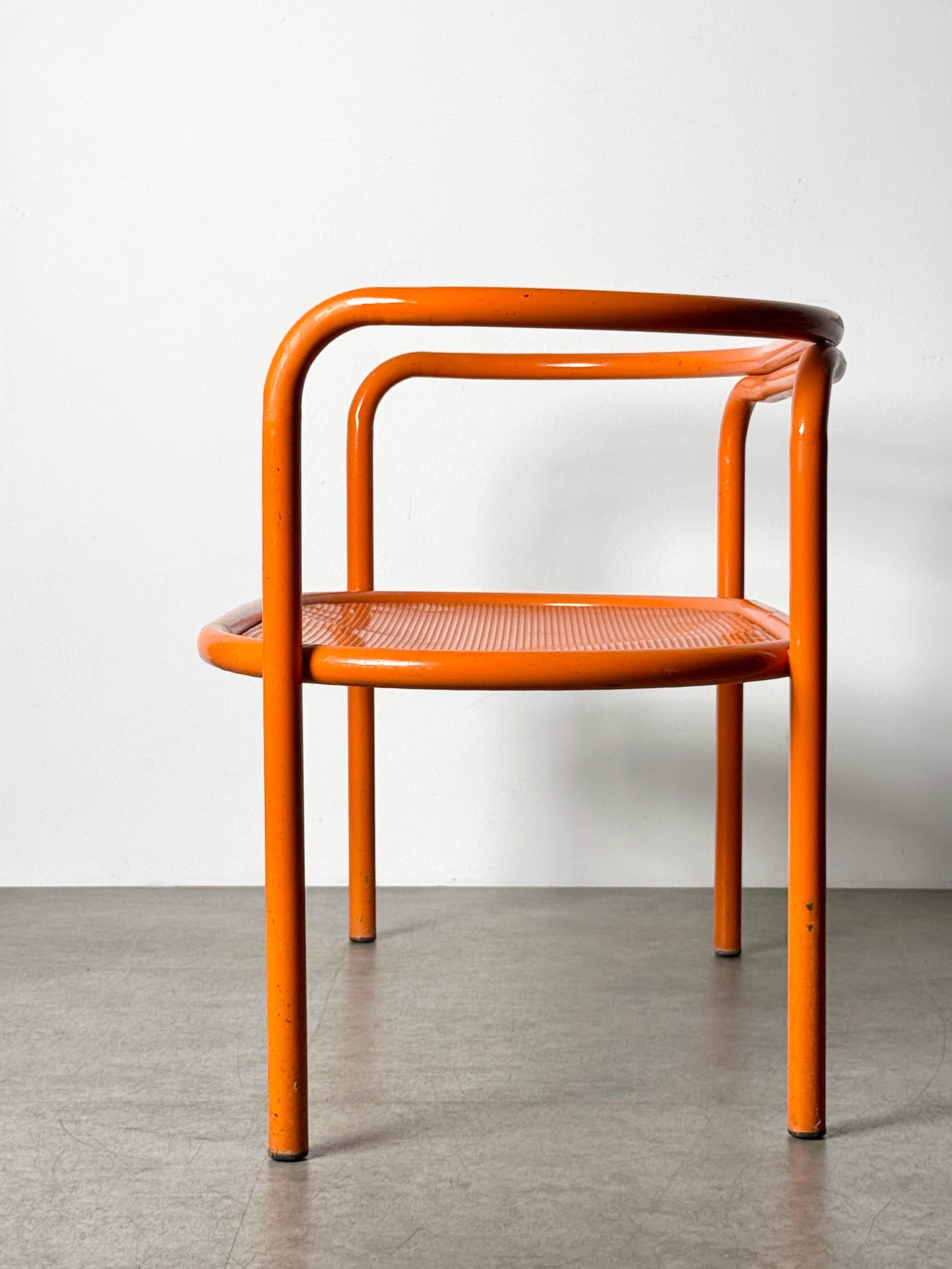 Loveseat de banco tubular de jardín Early Gae Aulenti Locus Solus en naranja Años 60 siglo XX en venta
