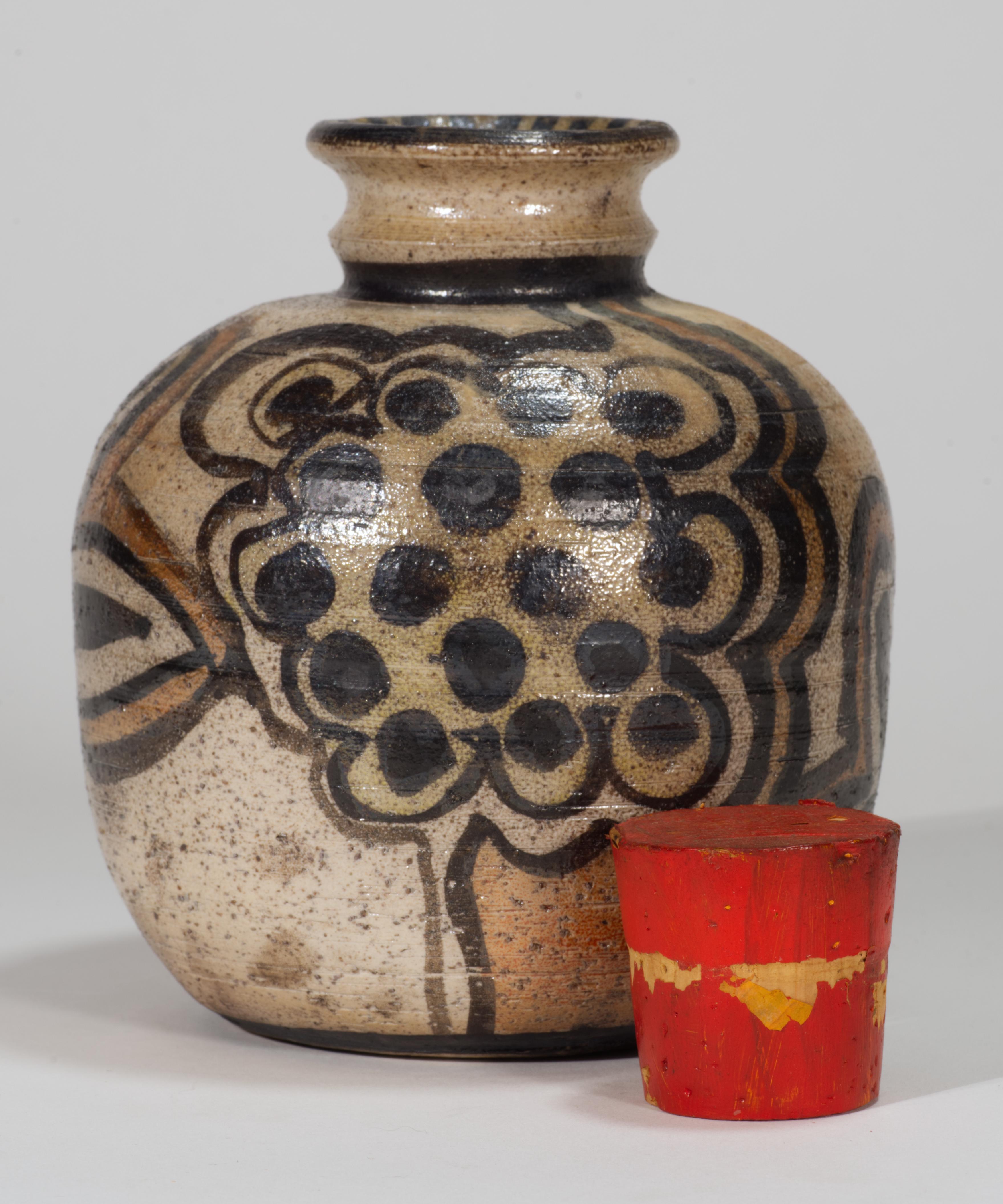 Vaso in ceramica di Gary McCloy con tappo in legno, firmato, 1967 In condizioni buone in vendita a Clifton Springs, NY