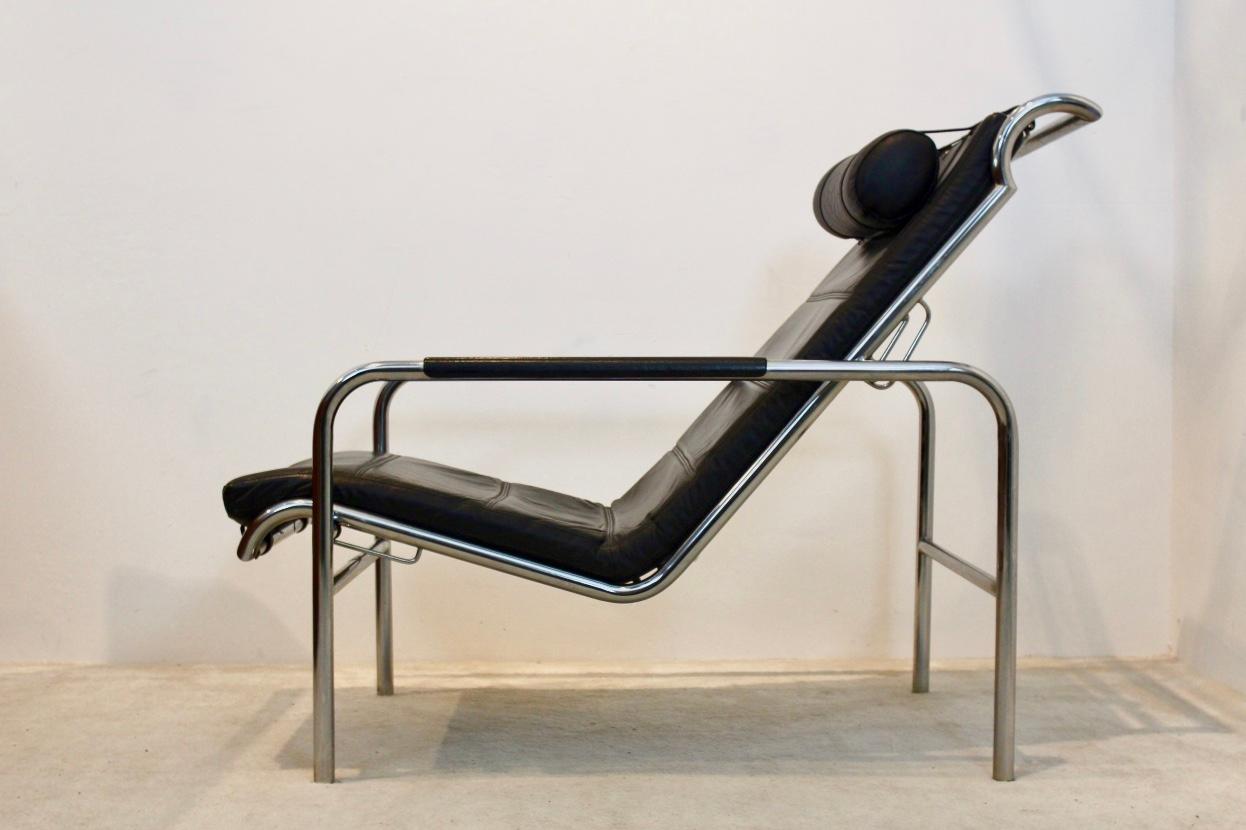 Early ‘Genni’ Chaise Longue in Chrome and Black Leather by Gabriele Mucchi for Z 6
