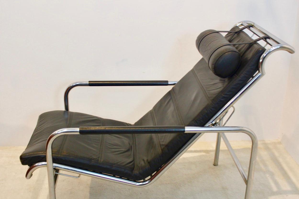 Italian Early ‘Genni’ Chaise Longue in Chrome and Black Leather by Gabriele Mucchi for Z