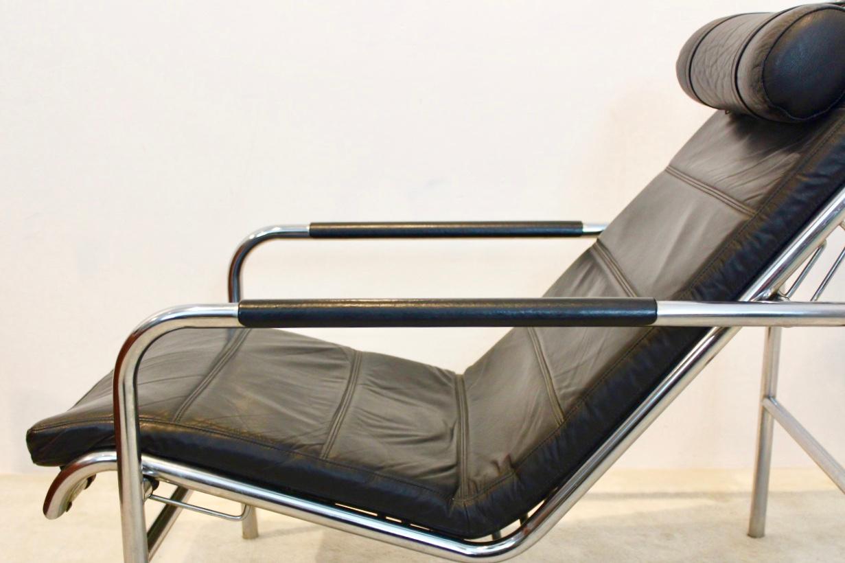 Early ‘Genni’ Chaise Longue in Chrome and Black Leather by Gabriele Mucchi for Z 1