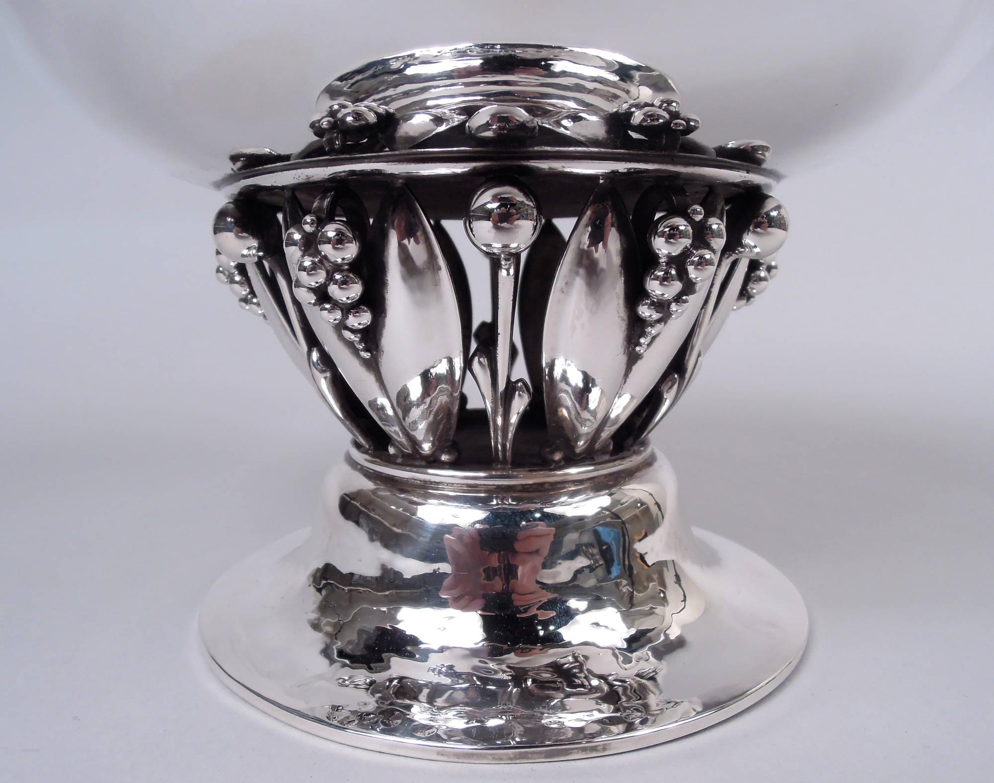 Frühe Georg Jensen Danish Modern Sterling Silver Traubenschale (Skandinavische Moderne) im Angebot
