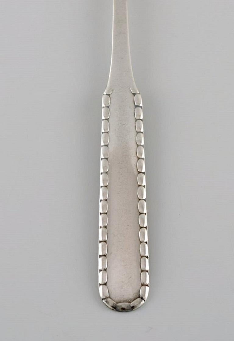 Early Georg Jensen Rope cold meat fork in silver 830. Dated 1930s
Measure: Length: 18.3 cm.
In excellent condition.
Stamped.
Our skilled Georg Jensen silversmith / goldsmith can polish all silver and gold so that it appears new. The price is