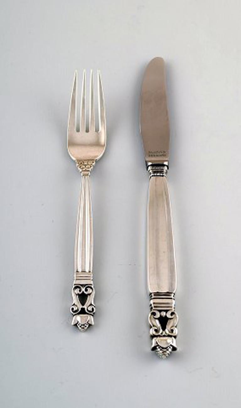 Early Georg Jensen sterling silver 'Acorn' Cutlery. Lunch service, 12 pieces for 6 people.
Consisting of: 6 lunch knives and 6 lunch forks.
The lunch knife measures: 20.5 cm.
In perfect condition.
Early stamp: 1915-1930.