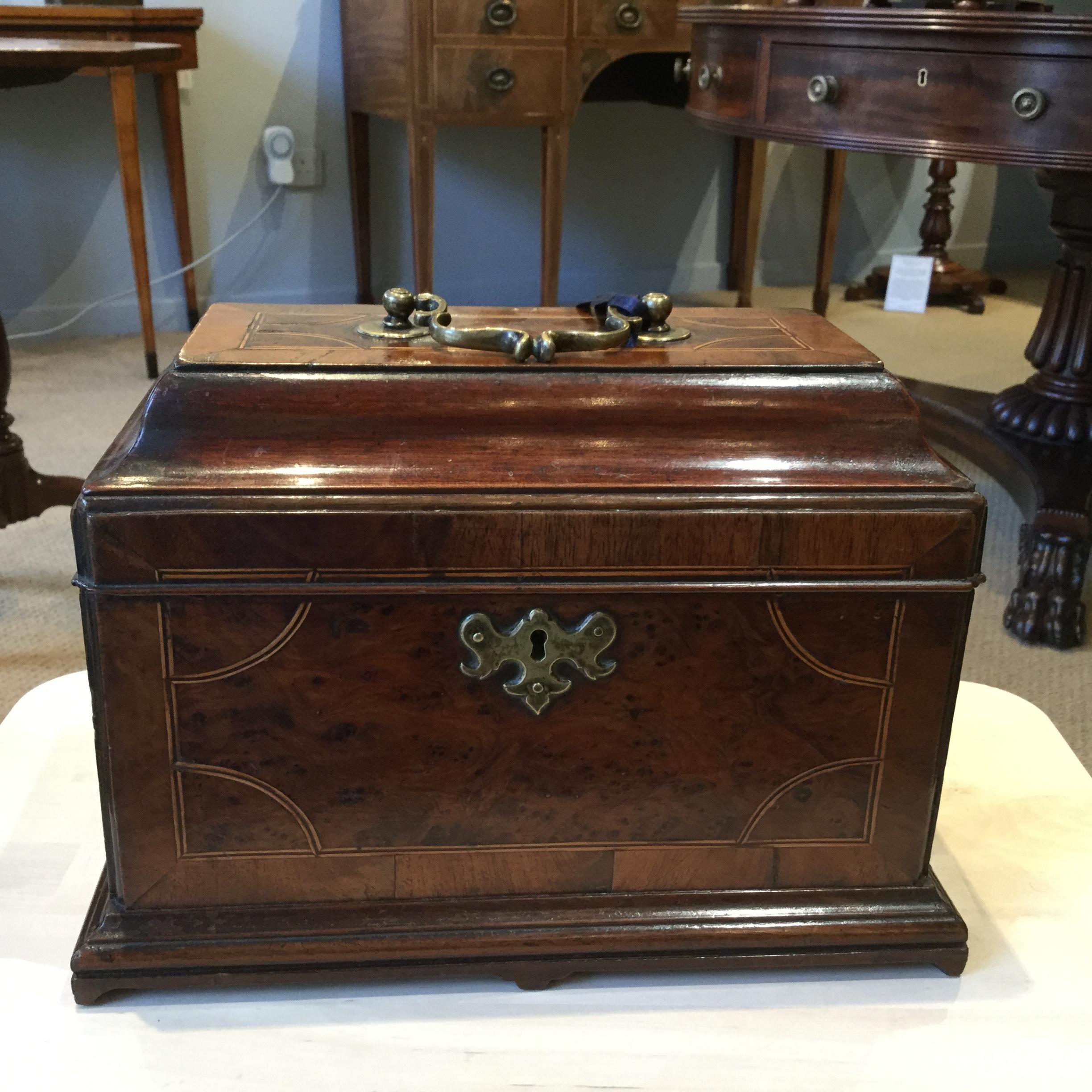 Early George II Period Early 18th Century Walnut Inlaid Tea Chest In Good Condition In Bradford on Avon, GB