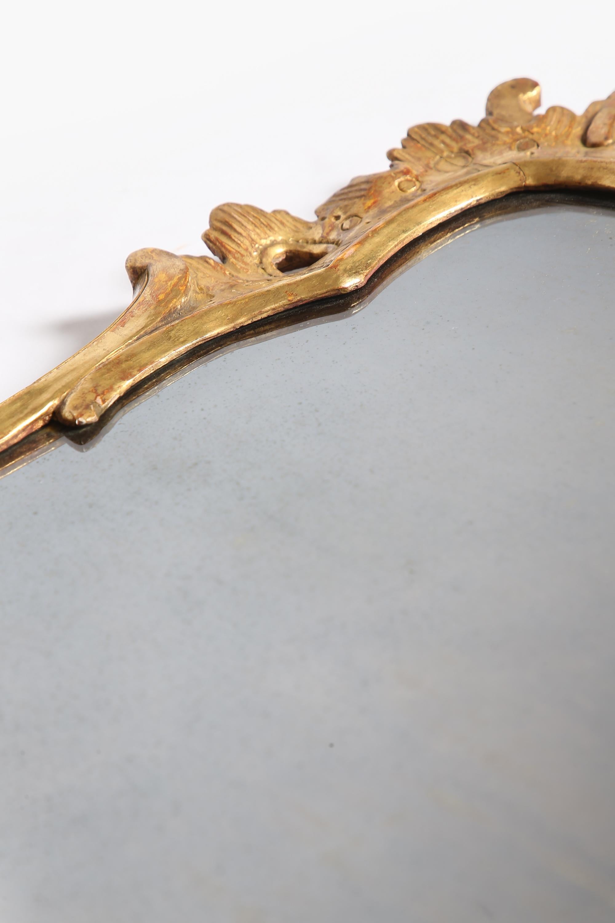 Milieu du XVIIIe siècle Miroir en bois doré sculpté de la période Chippendale de George III, c.1760 en vente