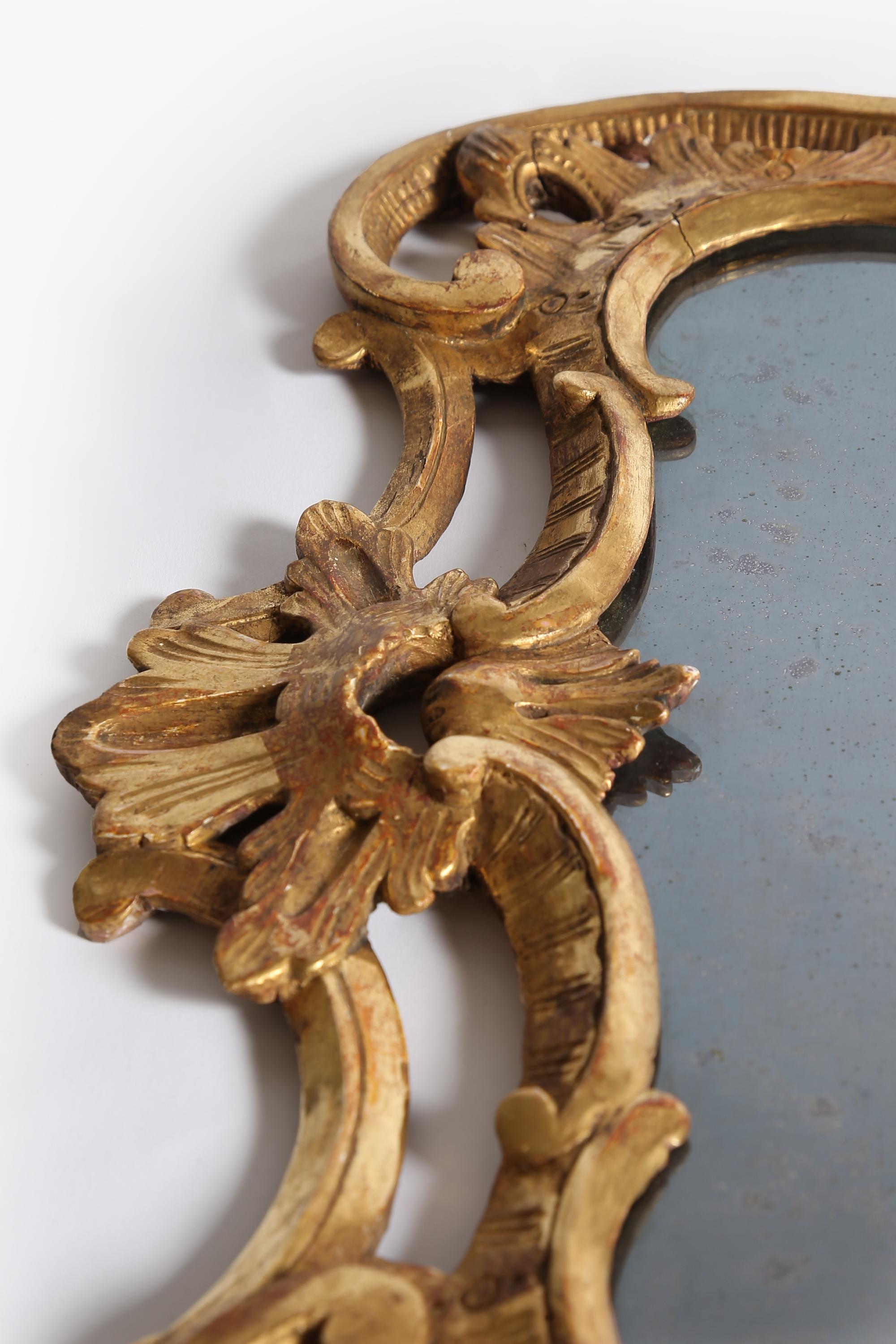 Bois doré Miroir en bois doré sculpté de la période Chippendale de George III, c.1760 en vente